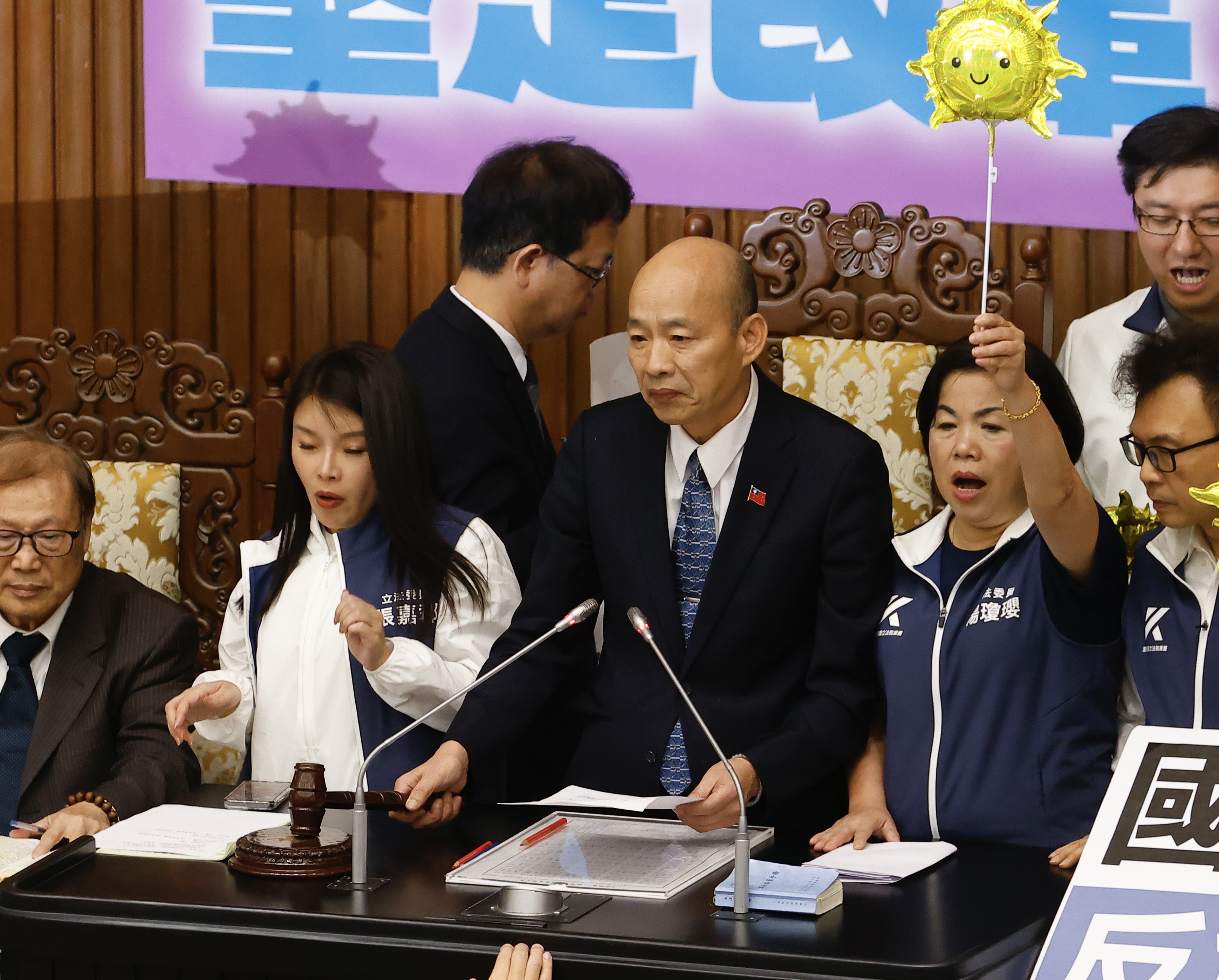 立法院長韓國瑜敲槌，正式三讀通過立法院職權行使法部分修正草案。