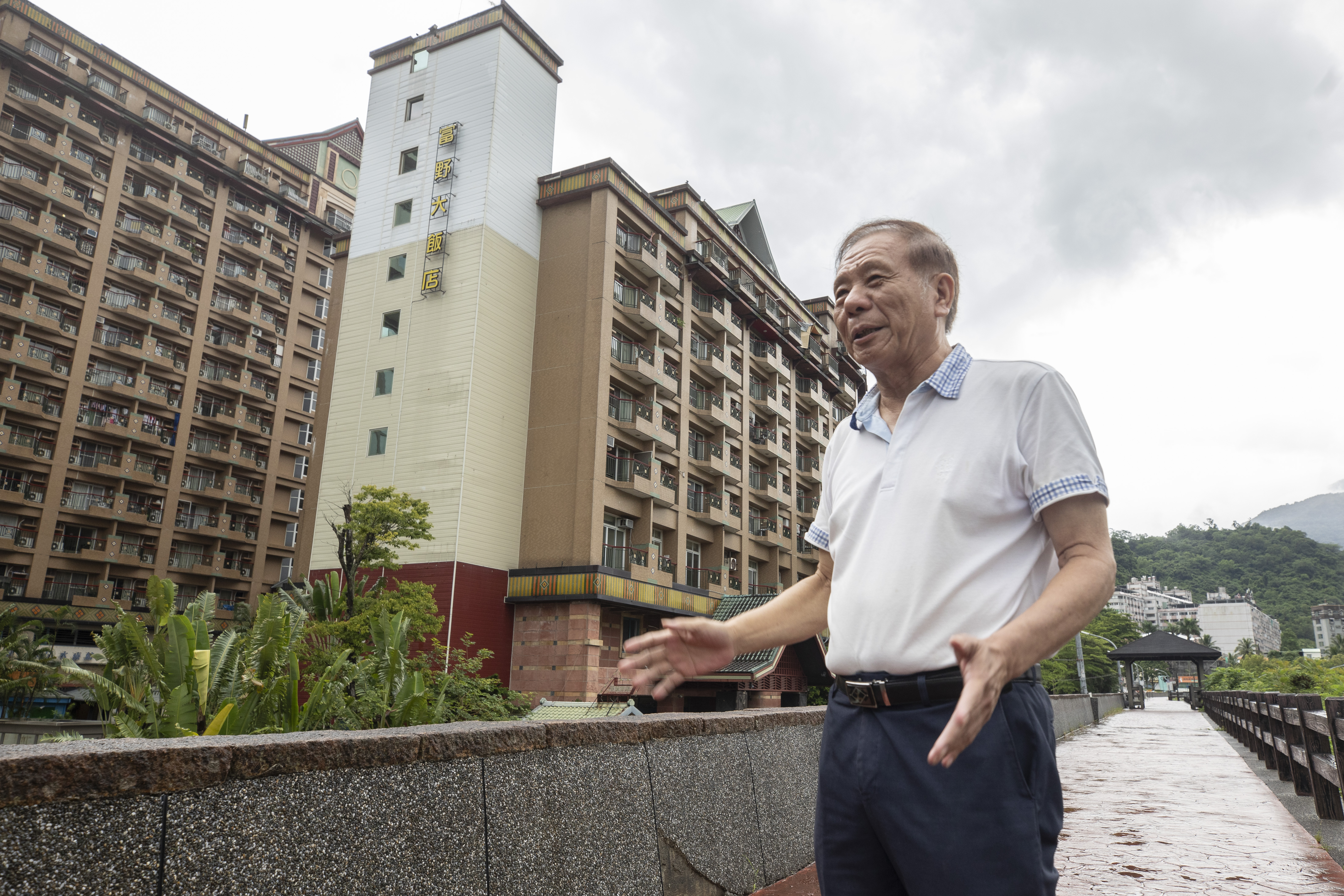 當年劉清郎是被倒債的落魄建商，一肩扛起飯店經營權，門外漢邊做邊學，打造出連鎖飯店集團。