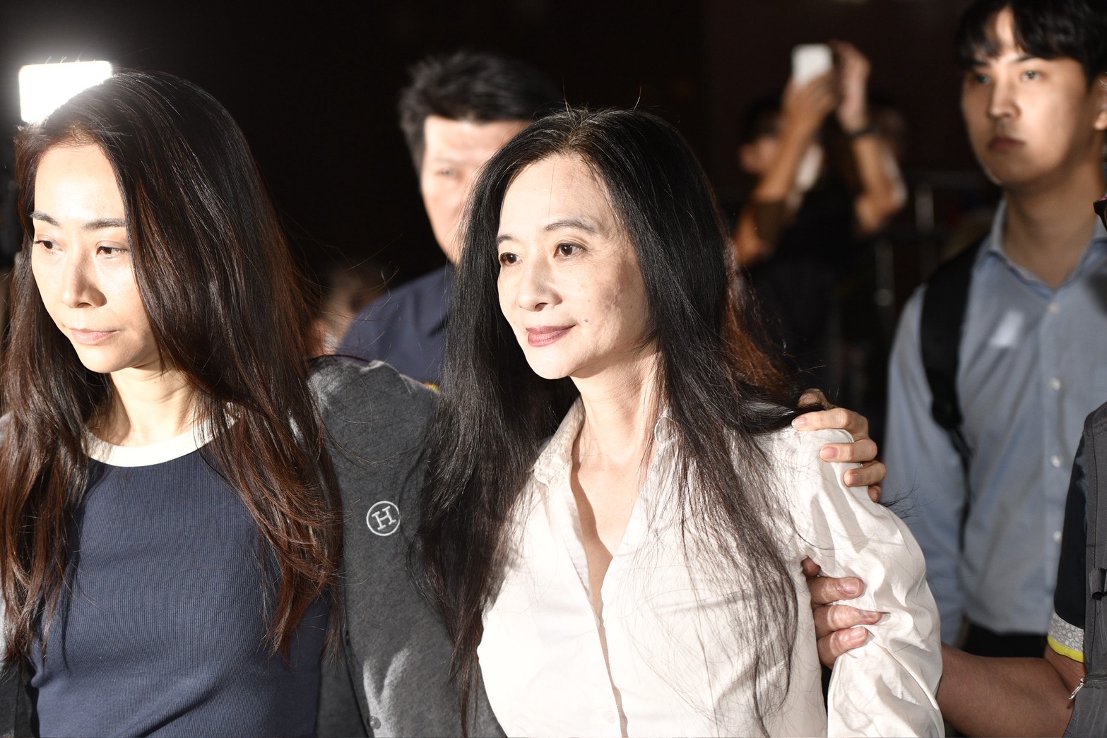 應曉薇日前以3,000萬元交保，暫時重獲自由，明（15）日將重開羈押庭。（鏡報李智為攝）