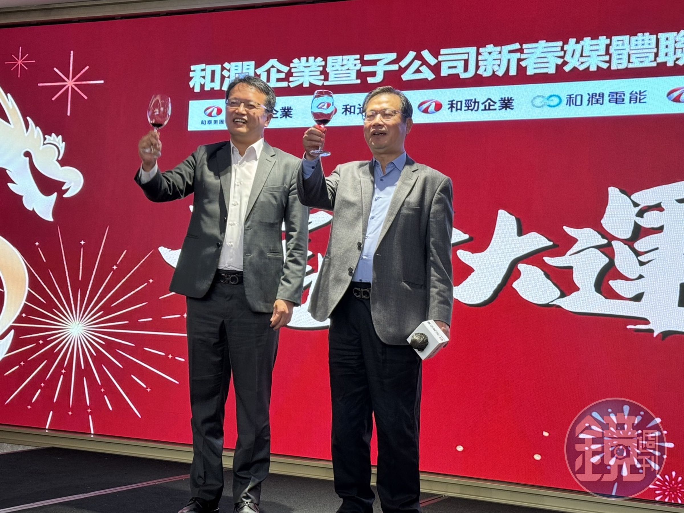 國內汽車金融巨頭和潤企業去年成績亮眼,圖右為和潤董事長劉源森。