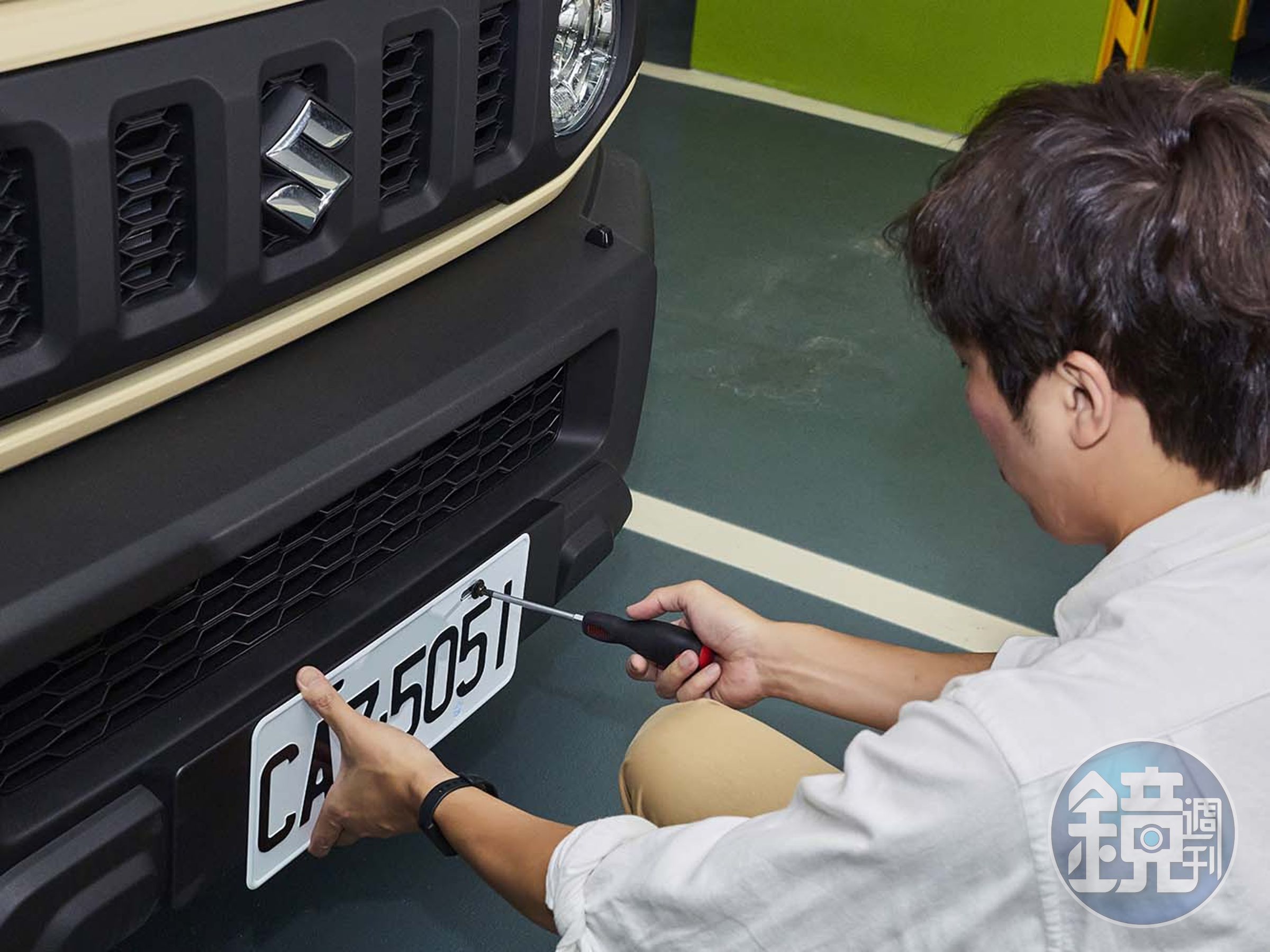 拿到的試駕車連車牌都還沒鎖，算是讓我們另類體驗了一把業務人生。