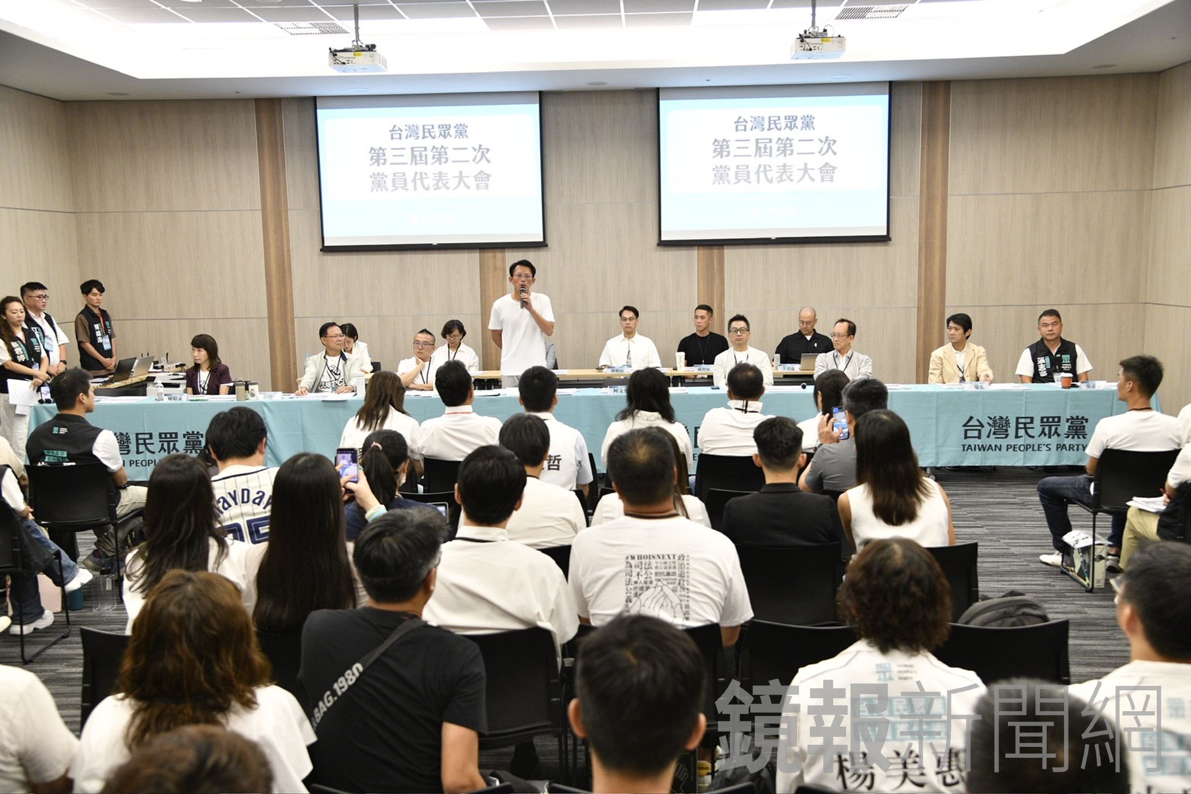 民眾黨今日召開黨代表大會,討論後維持前黨主席柯文哲訂下的不分區立委2年條款。(鏡報李智為)