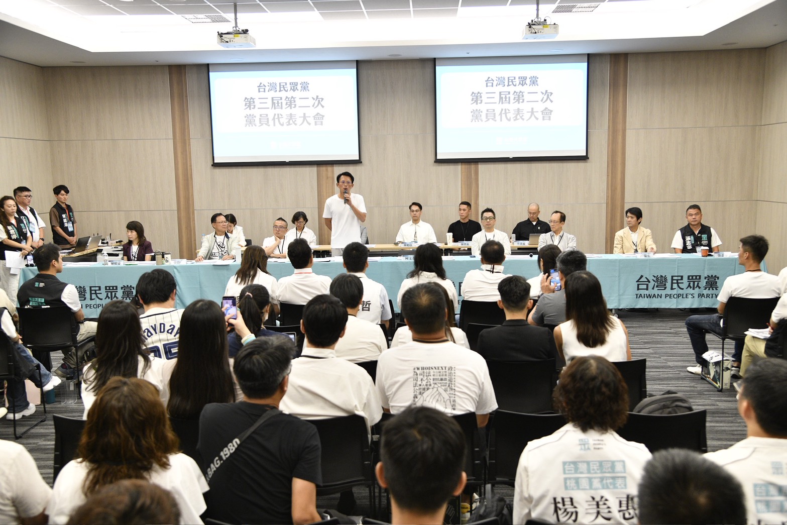 民眾黨今日召開黨代表大會,討論後維持前黨主席柯文哲訂下的不分區立委2年條款。(鏡報李智為)