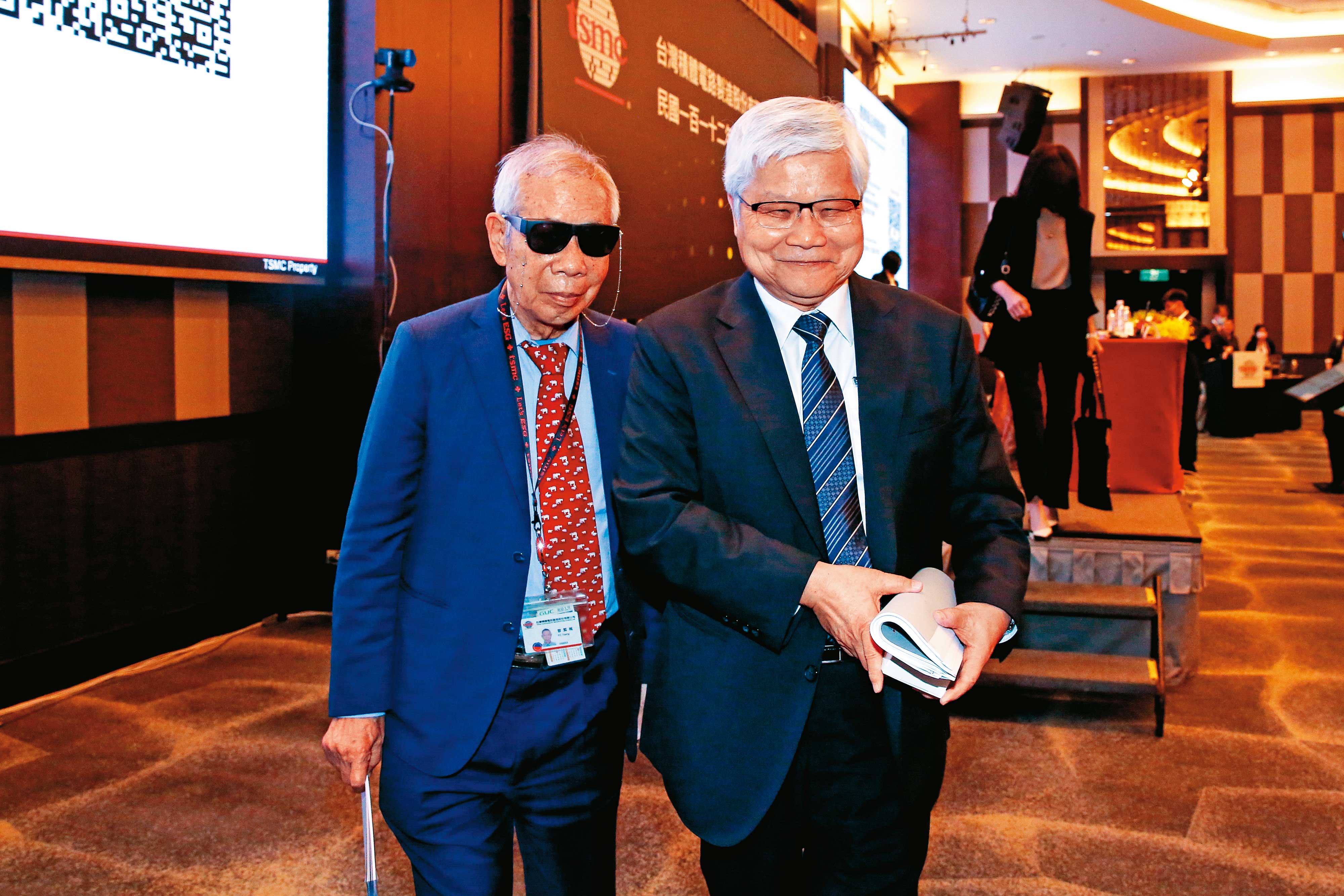 曾繁城（左）也傳出可能退休的消息，台積電予以慰留。
