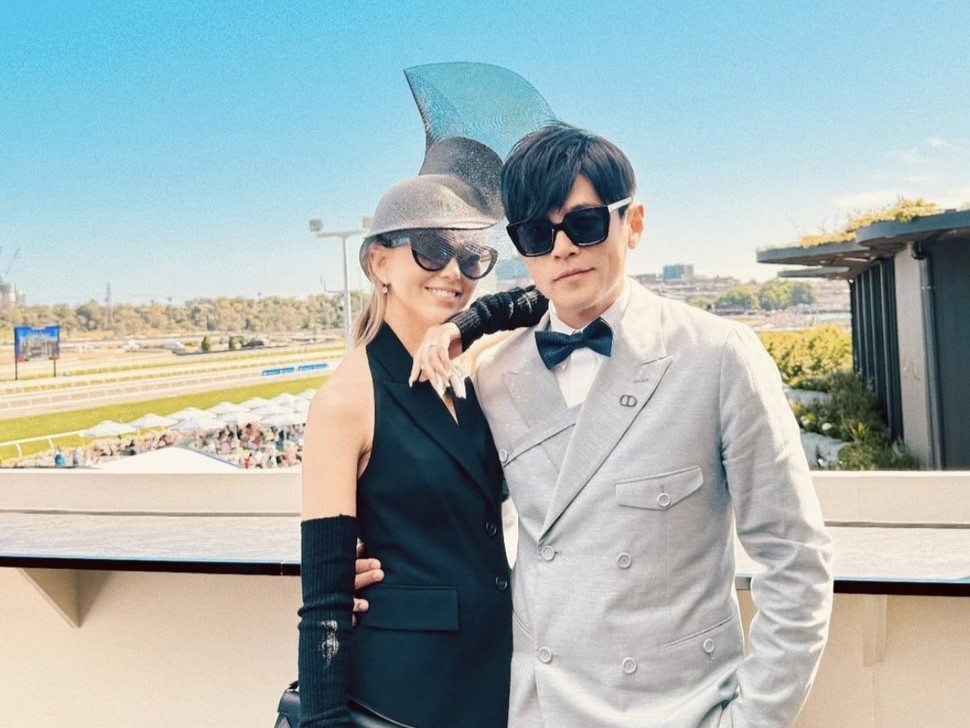 周杰倫和昆凌去看墨爾本盃賽馬。（翻攝周杰倫IG）