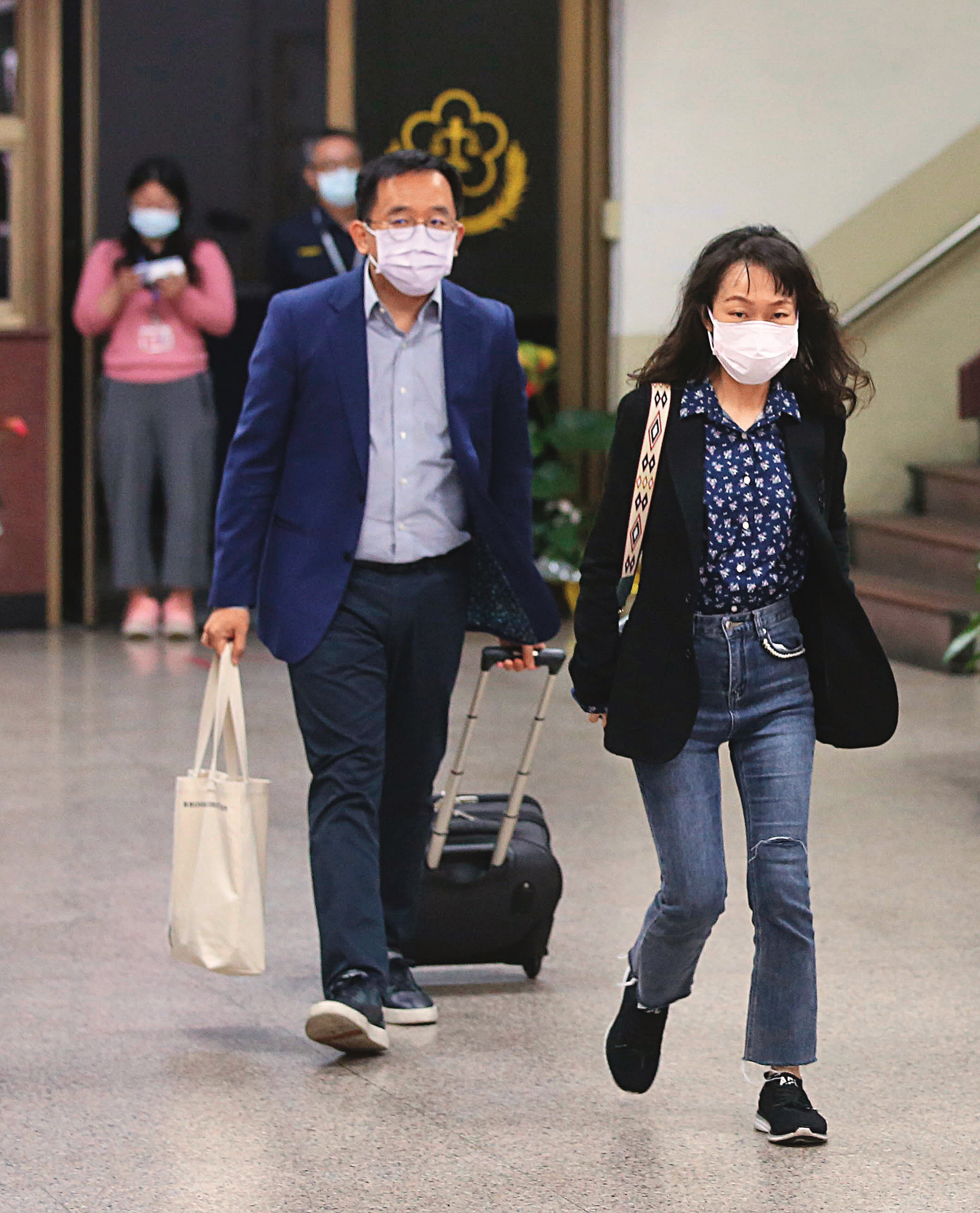 陳致中黃睿靚夫婦因涉替扁珍洗錢,均遭判有罪確定,陳入獄後假釋,黃獲緩刑。