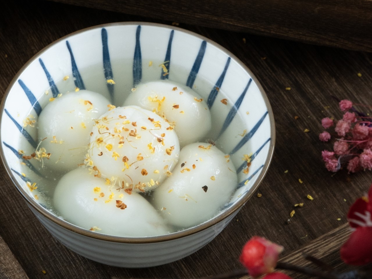 命理師柯柏成建議,冬至湯圓以雙數食用,寓意喜事財運雙至。(翻攝自photo-ac)