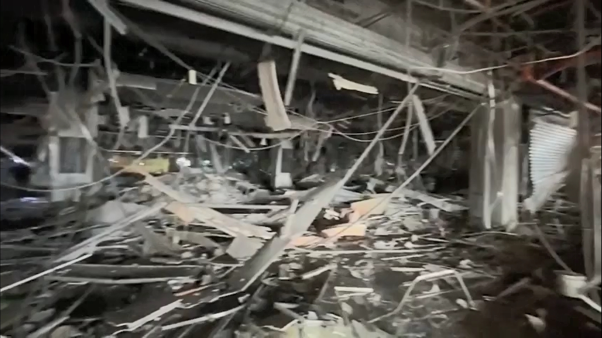 台中新光三越百貨今天發生氣爆事件，造成嚴重傷亡，全案由台中地檢署偵辦中。（讀者提供）