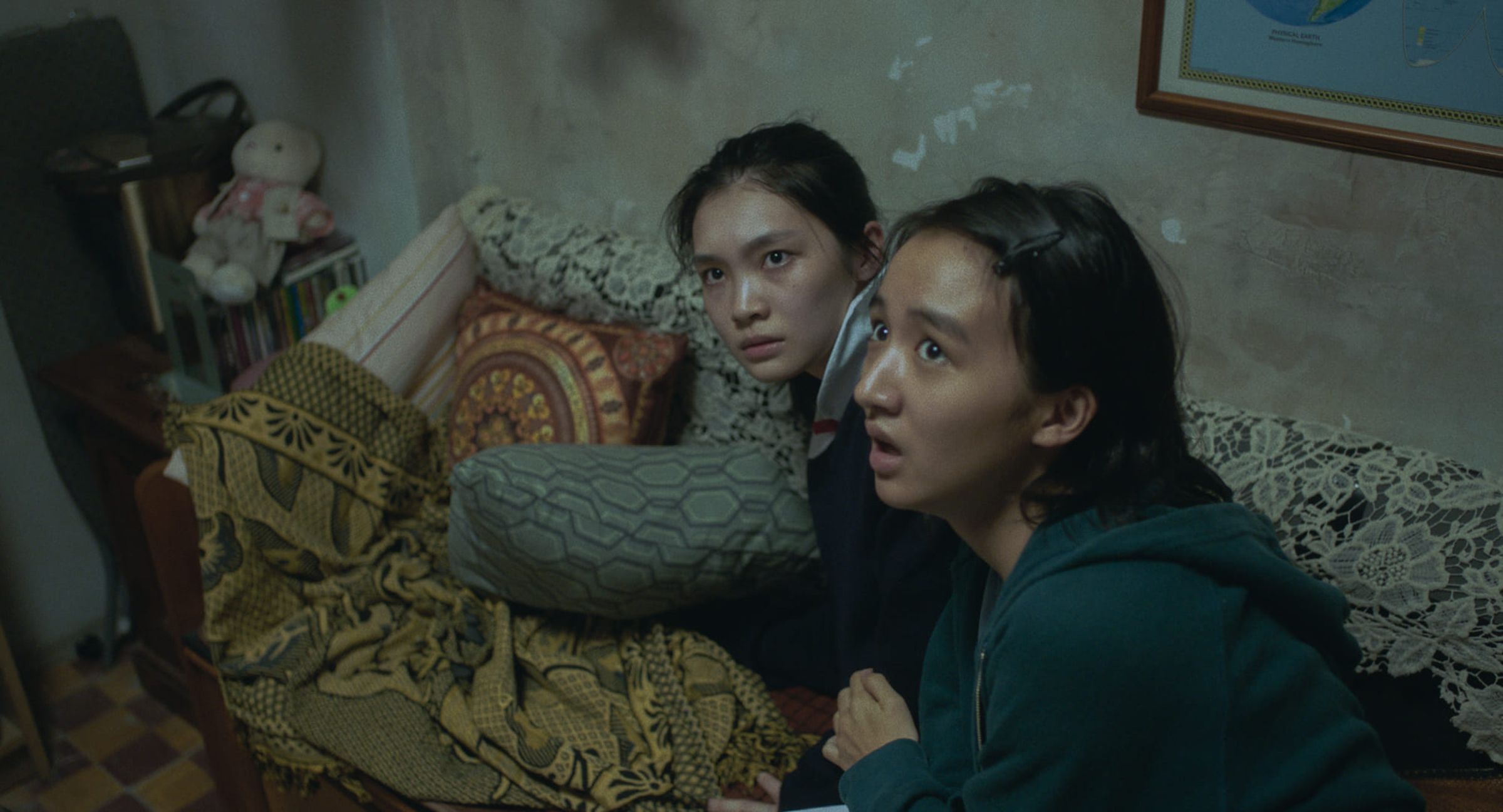飾演女主角「子圓」少女時期的謝咏欣有橫掃獎季最佳新人獎的架勢，她與吳慷仁肢體衝突的一場戲被對方以指甲劃傷，她卻毫不在意。（甲上提供）
