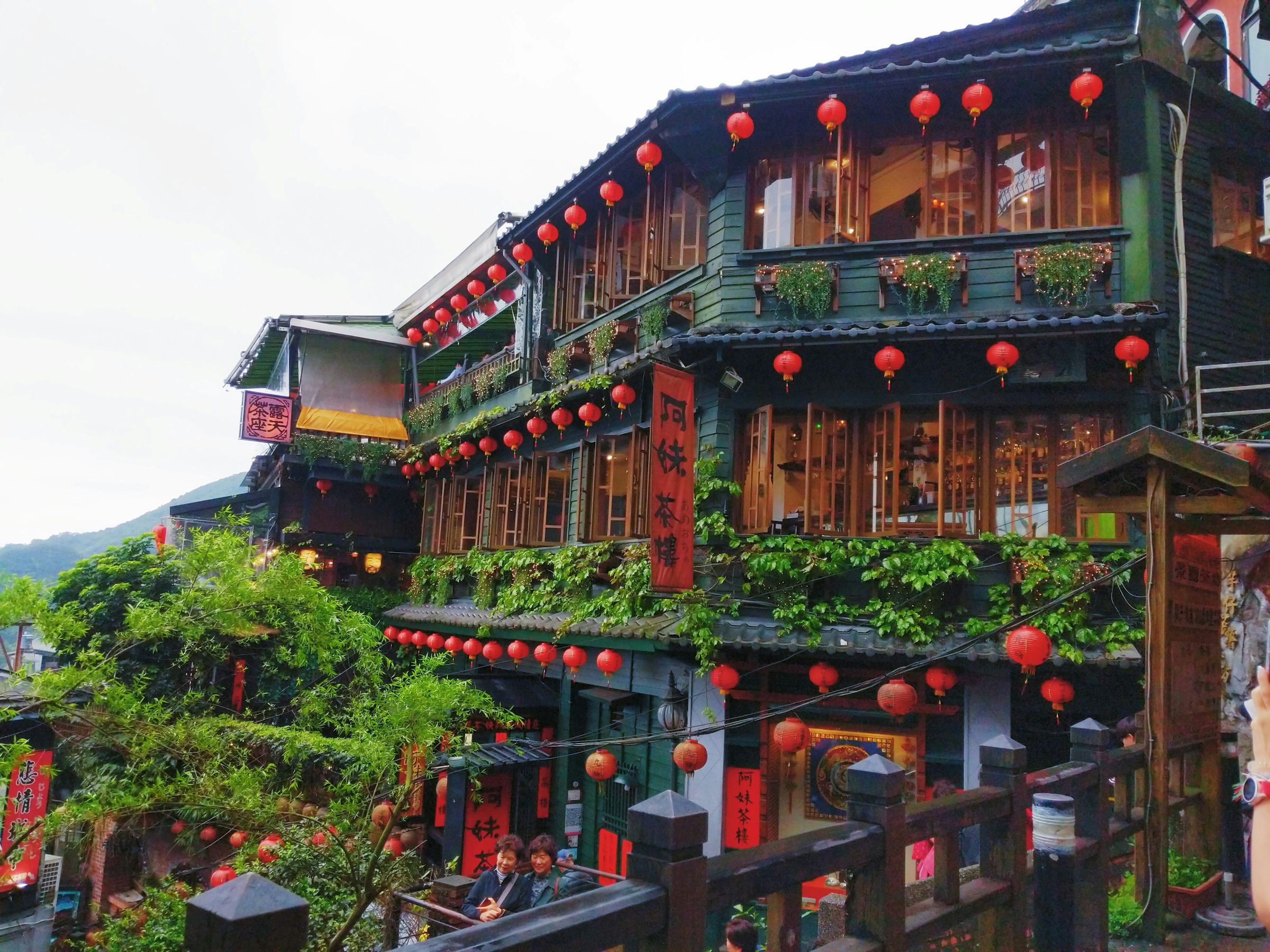 網友對九份評價不一,但每年都有很多外國遊客造訪老街朝聖。(示意圖,unsplash)