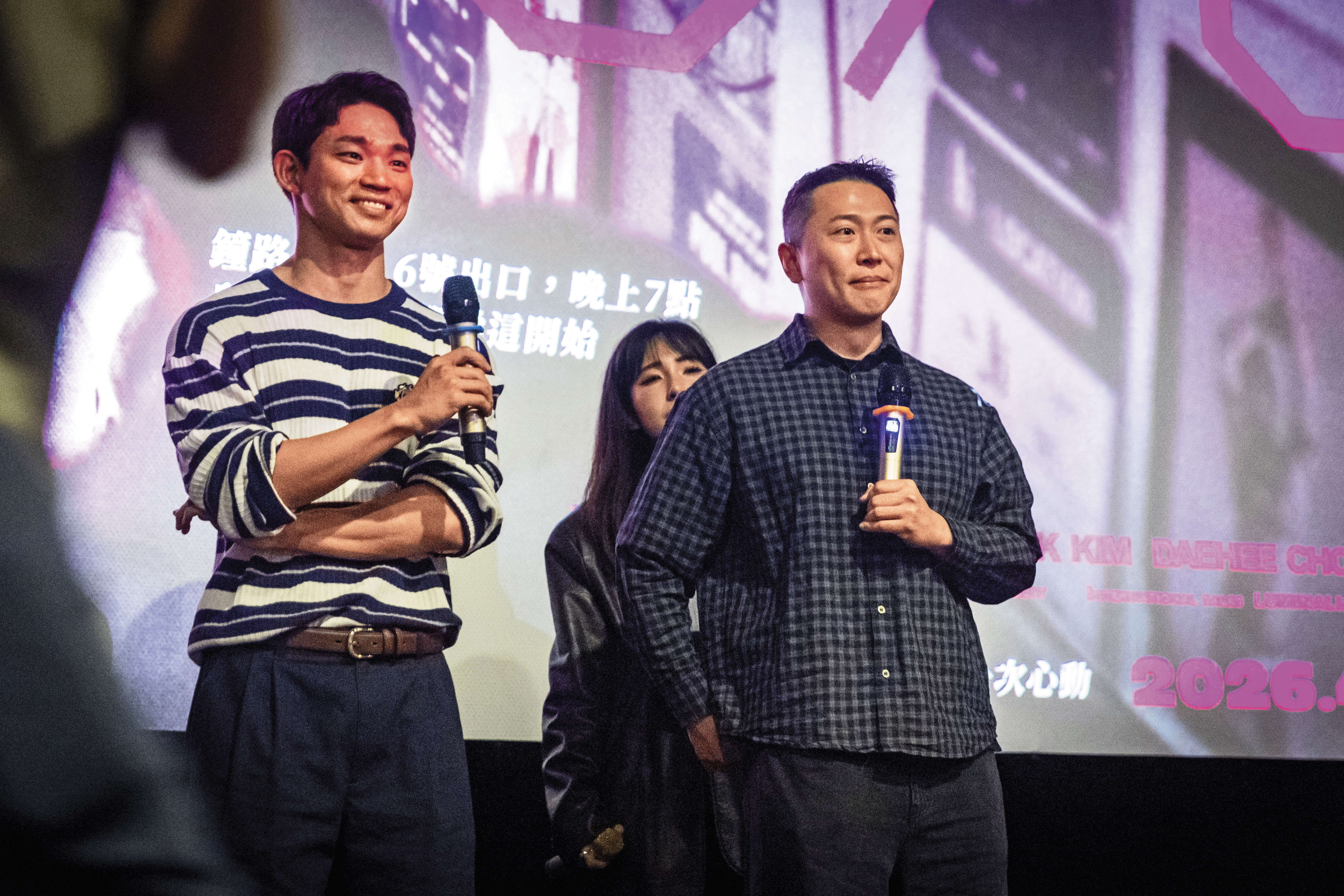 導演朴俊浩(右)和男主角曹有鉉(左)日前來台出席《3670》映後QA。