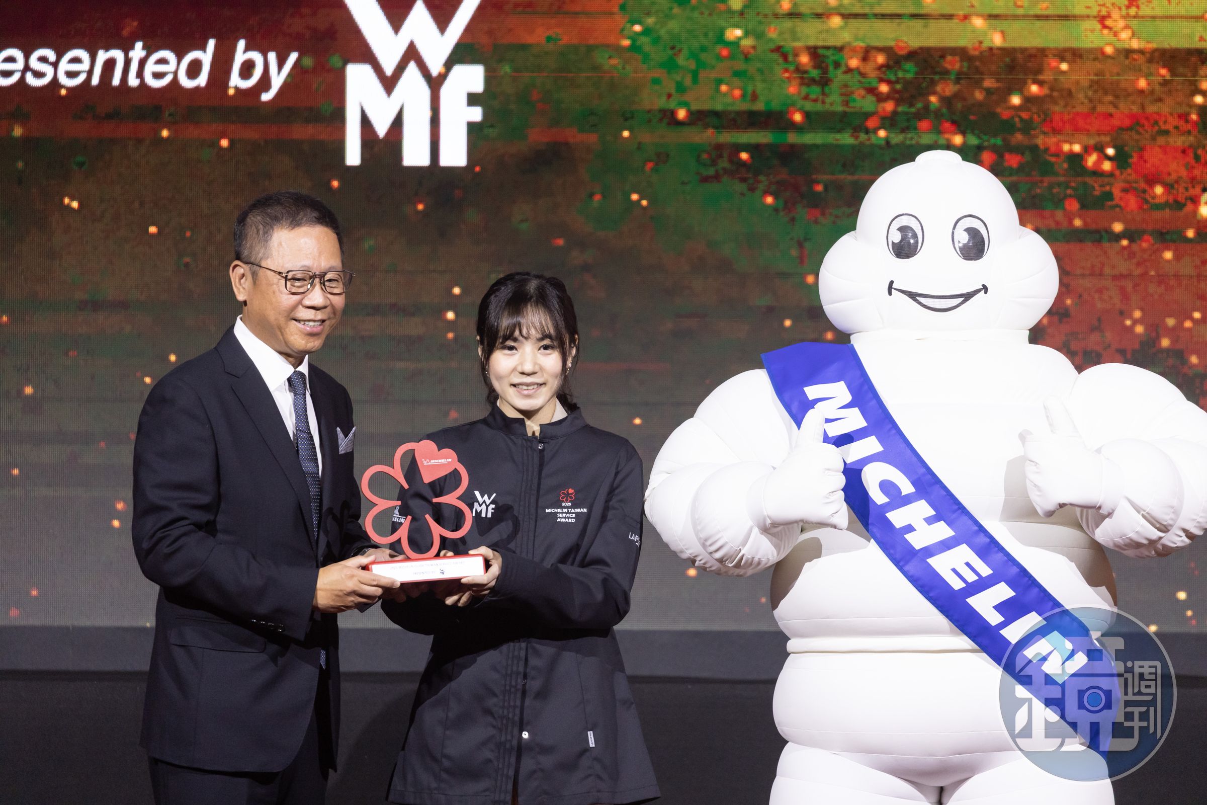 陳玉錡（Kiky）是非常資深的外場經理與侍酒師，從餐廳選址、空間設計、餐具、餐酒搭配，乃至外場服務人員的訓練，都有獨到之處，今年獲得米其林服務大獎的肯定。