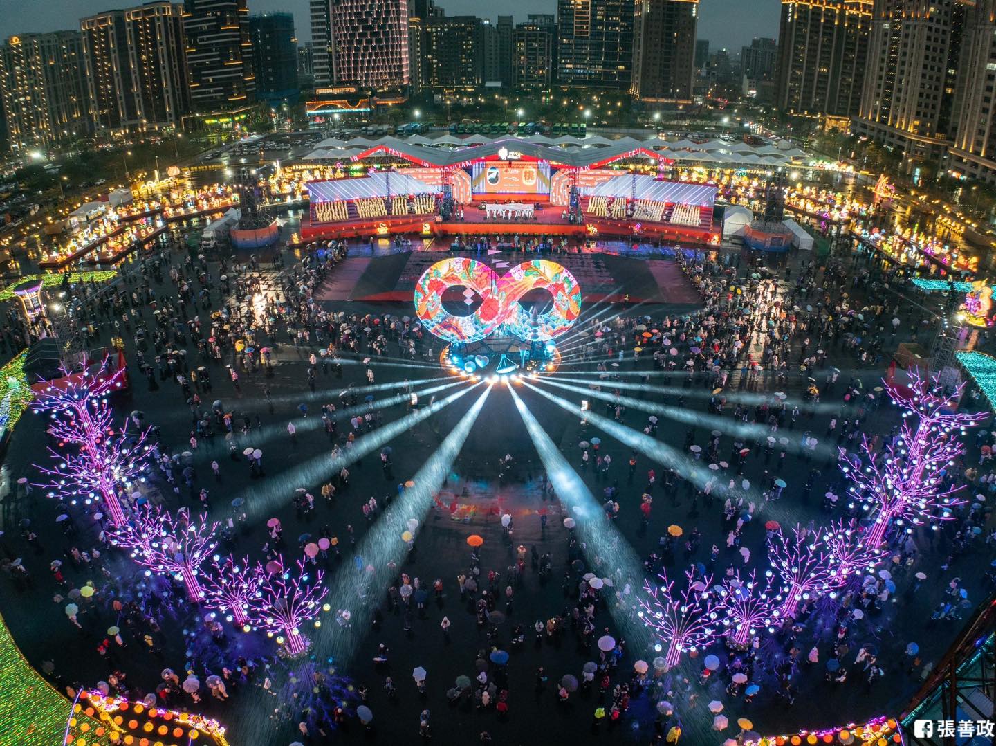 今年台灣燈會在桃園創下累積超過2030萬人次到訪、創下超過270億的產值。（翻攝自張善政臉書）