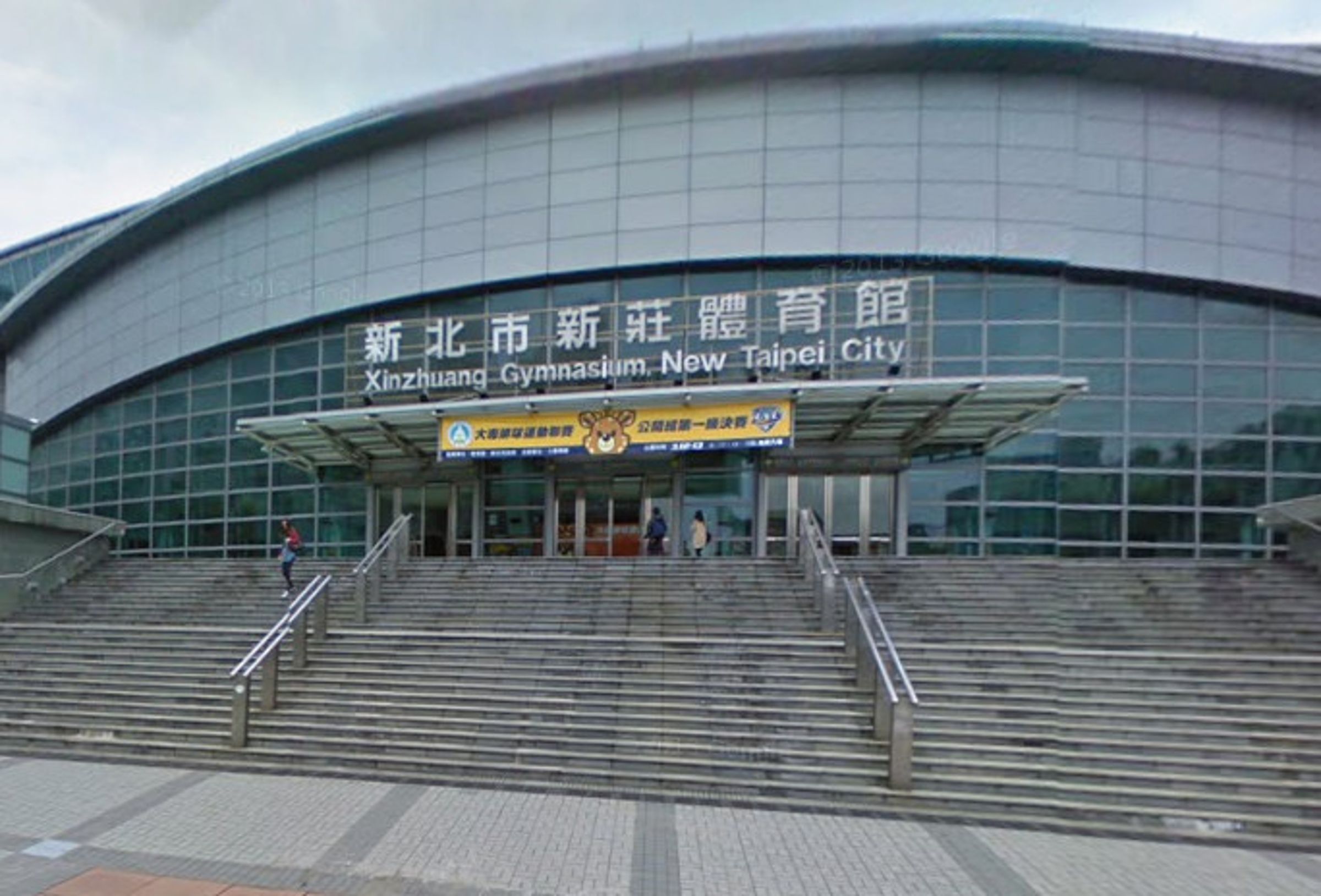 一對男女球迷在HBL比賽時,在觀眾席做出不雅行為。(翻攝Google Maps)
