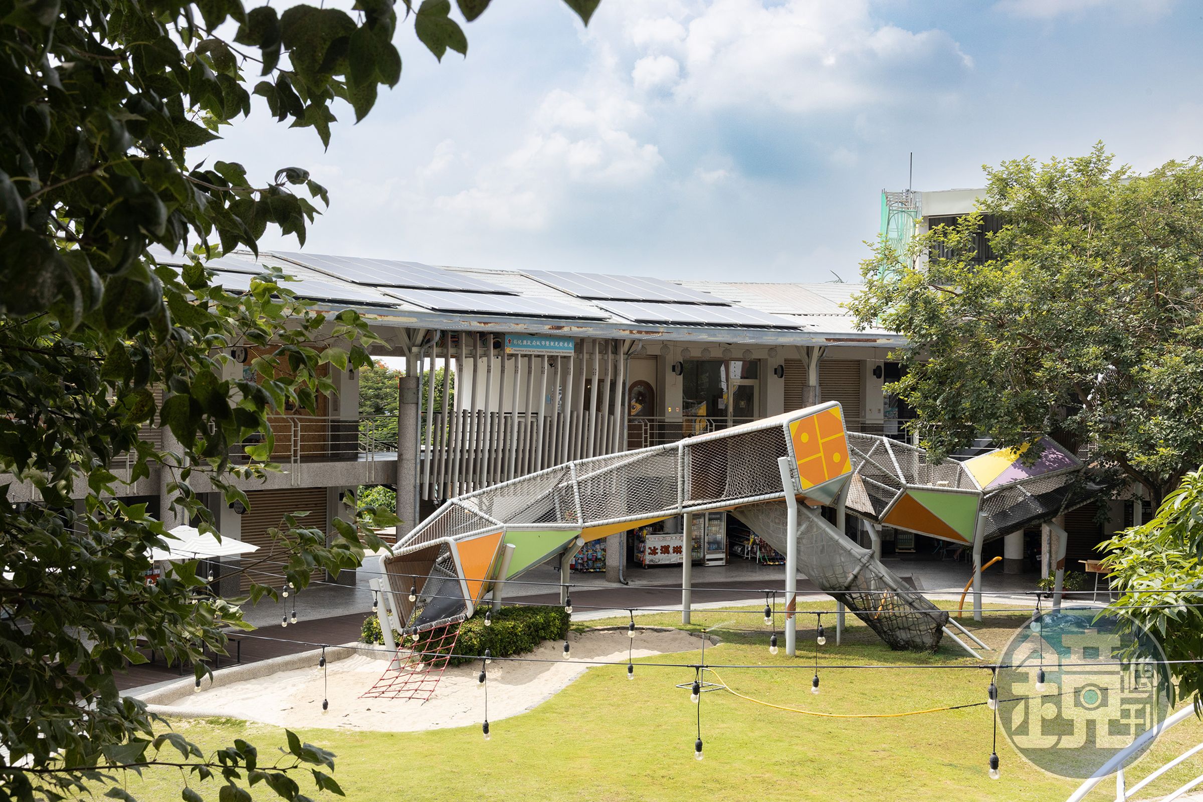 卦山村從原本閒置十年的市集空間,重生為藝術、設計、餐飲職人工作室的集結地。