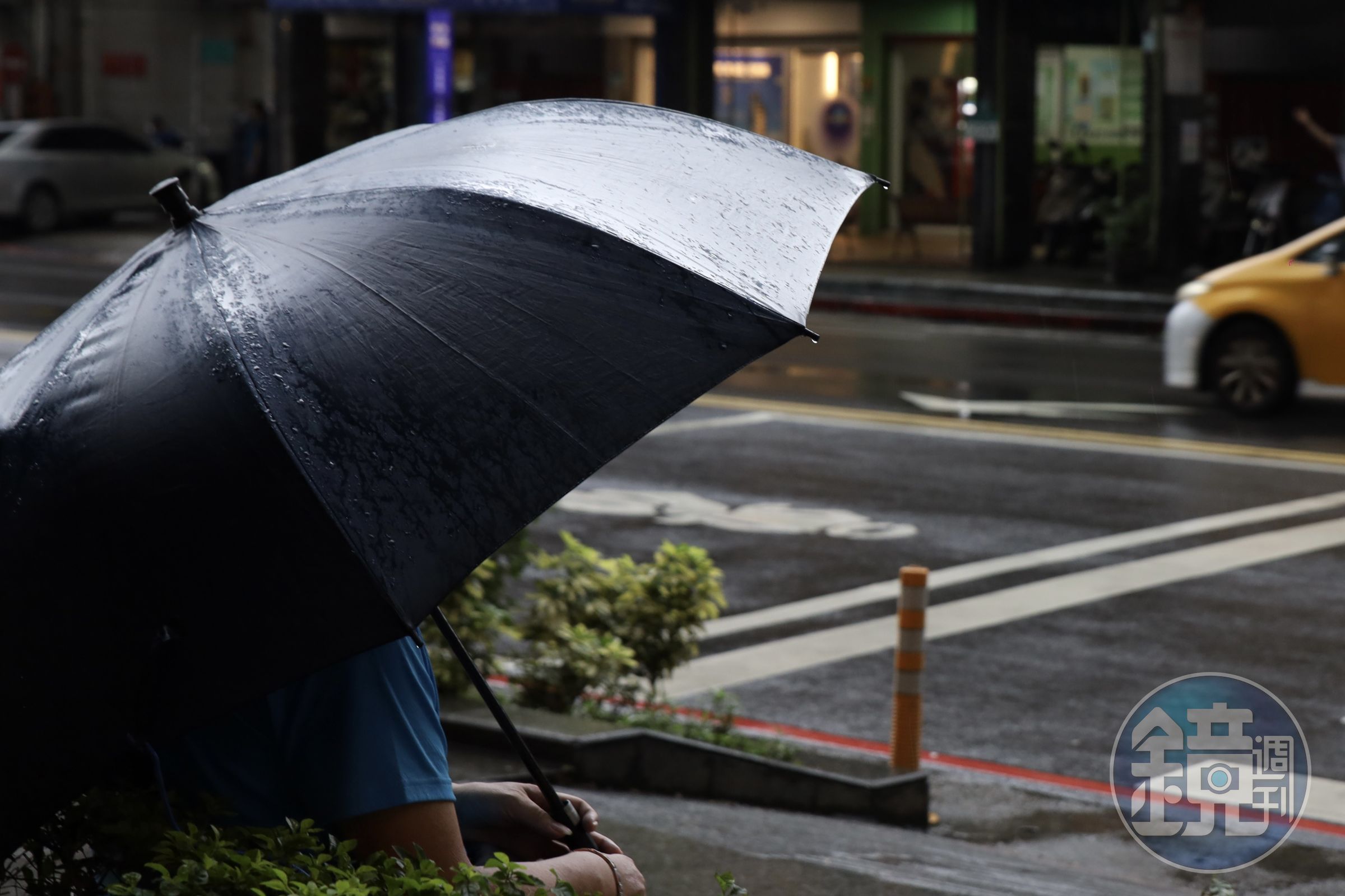 台灣近來水氣旺連日下雨，週末更不排除再有颱風生成。（示意圖，本刊資料照）