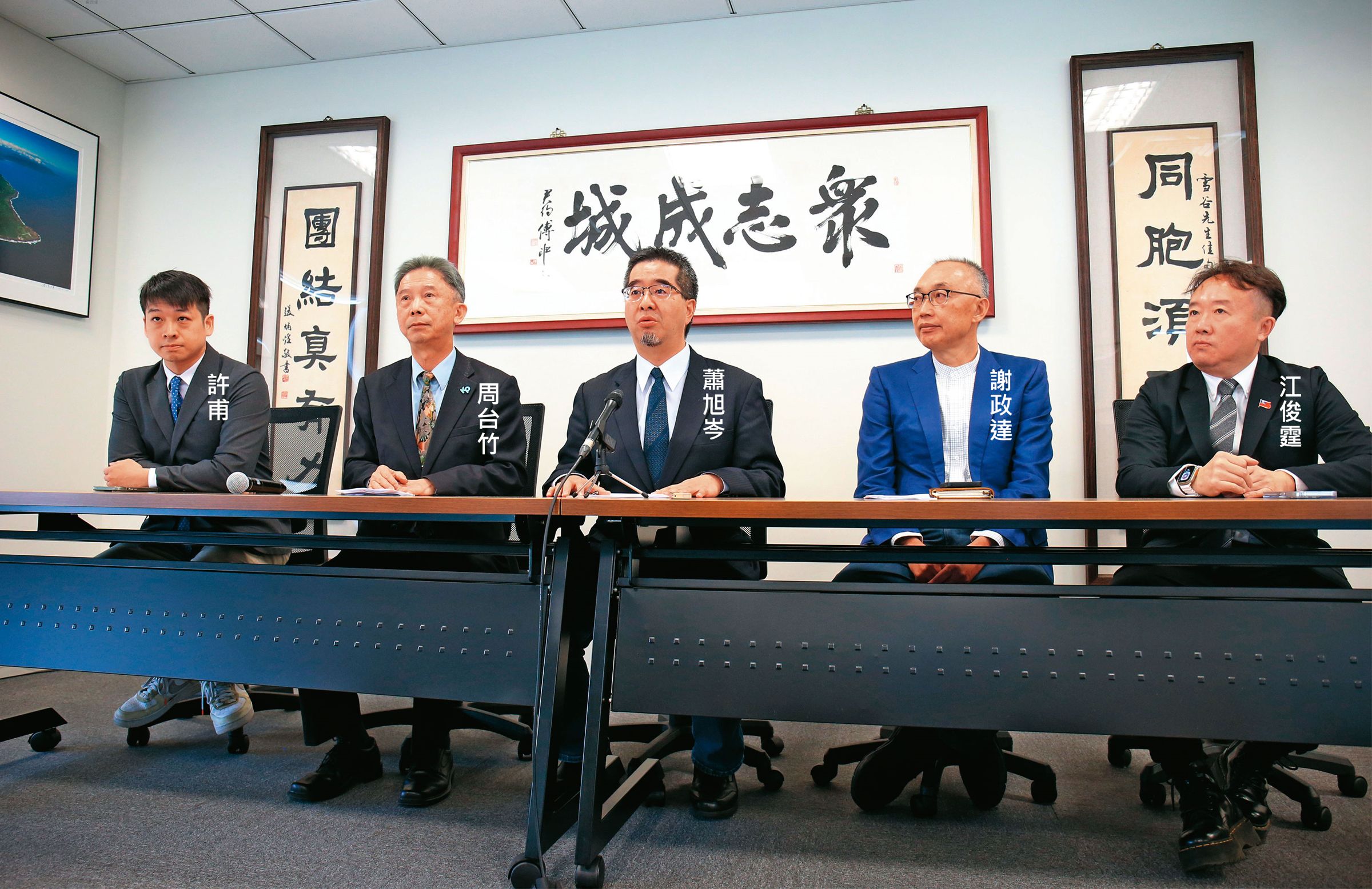 藍白合逐漸演成藍白鬥，雙方陣營針對民調評比方式掀起「讓3%或讓6％」之爭。（台北市攝影記者聯誼會提供）