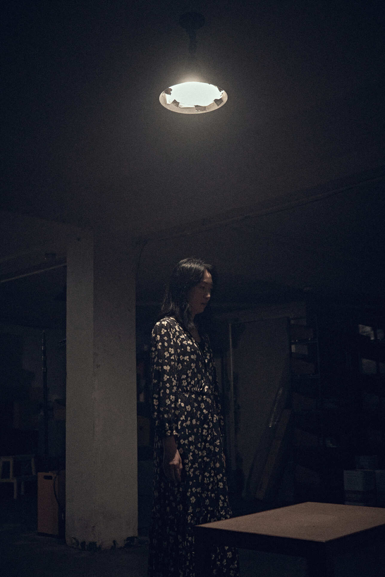 金姝怜憑人氣影集《魷魚遊戲》飾演韓美女一角而走紅,怕看鬼片的她接演《鬼花園:詛咒》,事前看鬼片做功課超害怕。(甲上娛樂提供)
