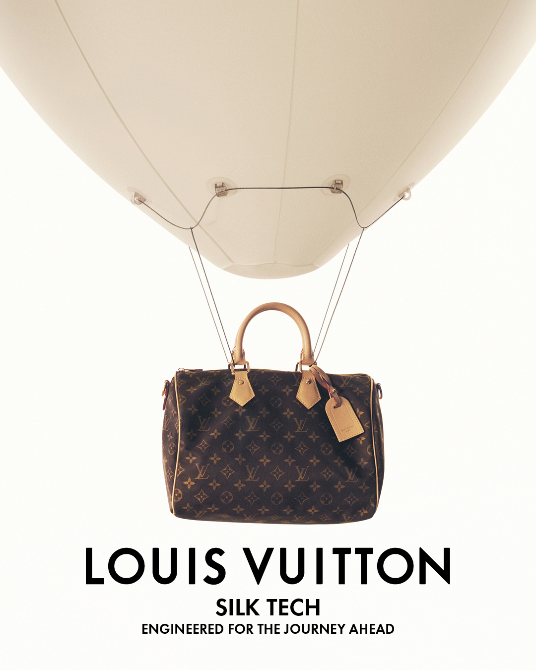 人氣手袋Speedy結合最新Silk Tech材質,變得更輕。NT$102,000起。(Louis Vuitton提供)