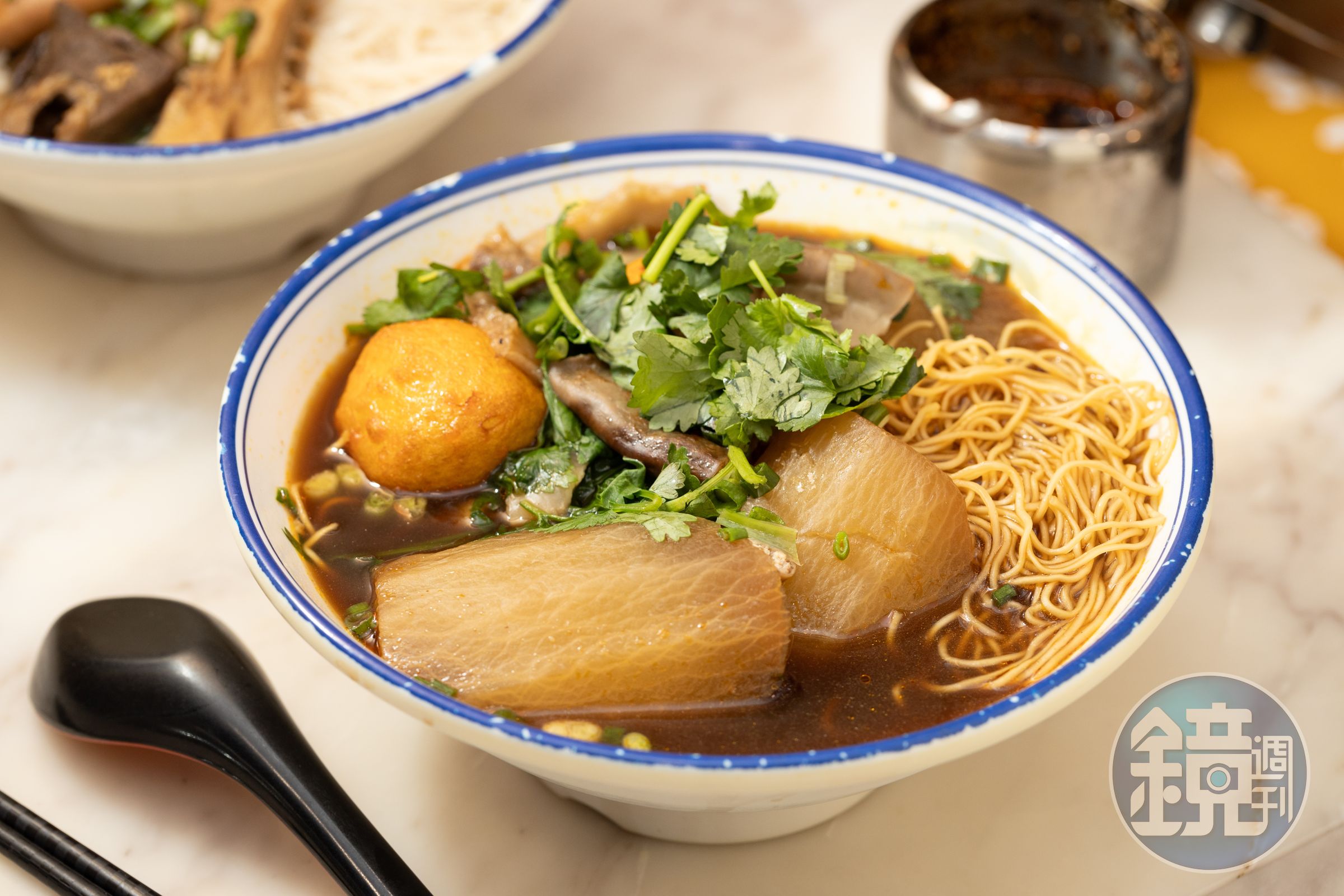 任選3款配料的「車仔麵」，必吃蘿蔔、粉腸與咖哩魚蛋。（港幣52元／份）