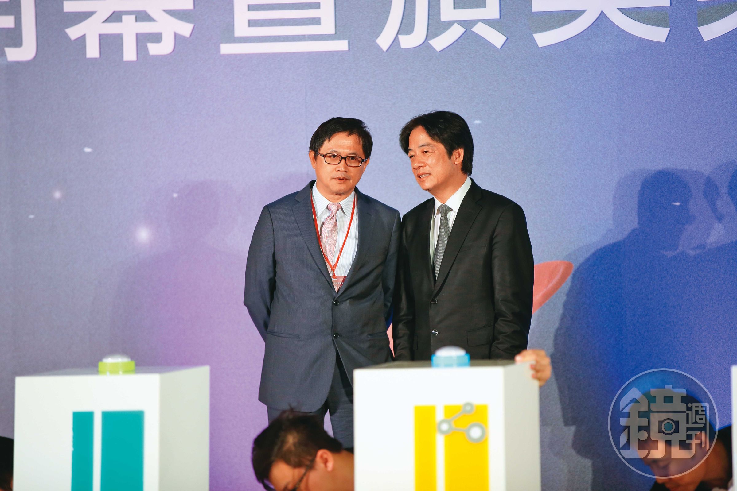 童子賢（左）稱讚準總統賴清德（右）是「學習面很寬廣，心胸很開闊」的領導人。