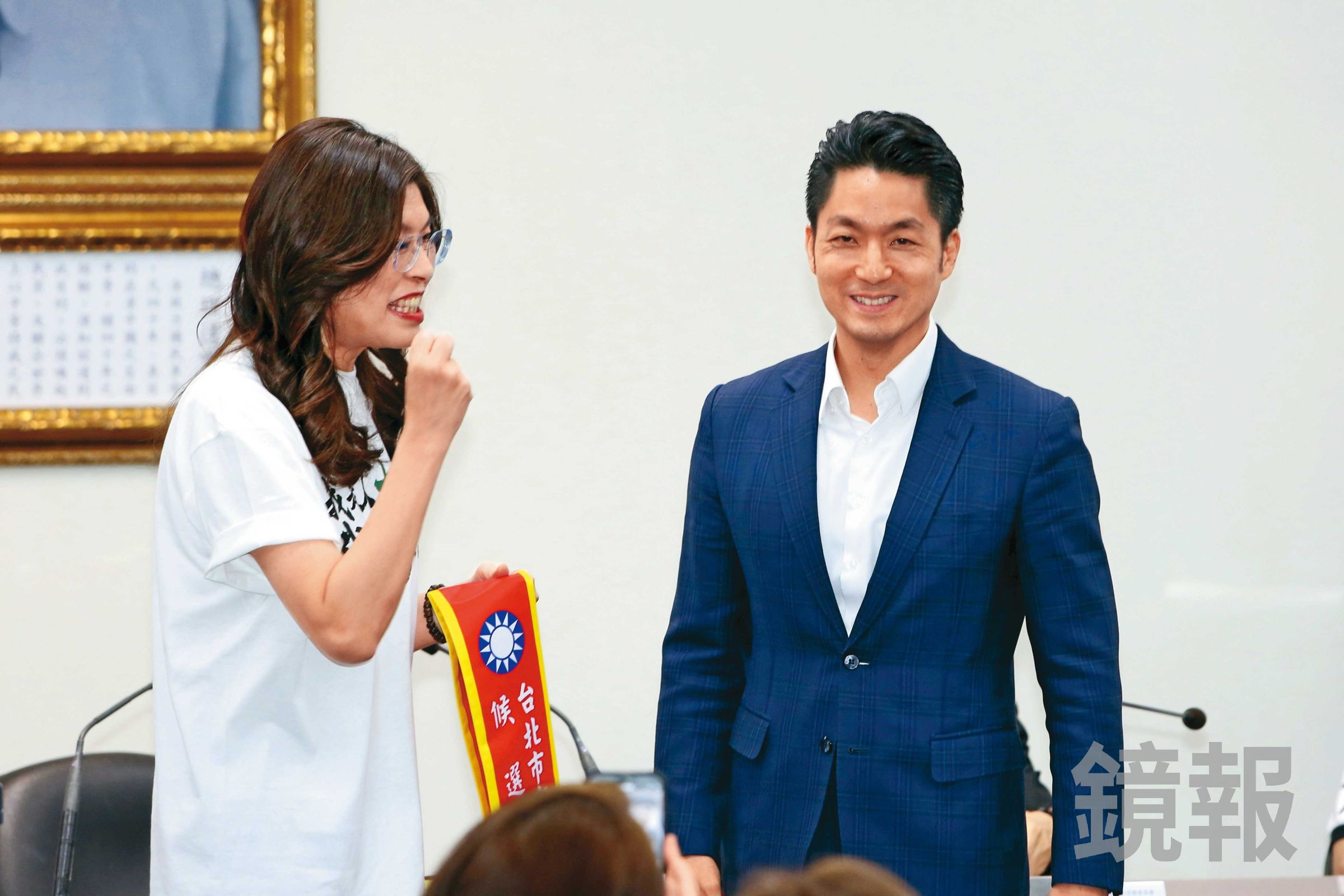 蔣萬安（右）日前獲黨中央徵召拚北市長連任，黨內看好成為年底選戰領頭羊。（鏡報姜永年）