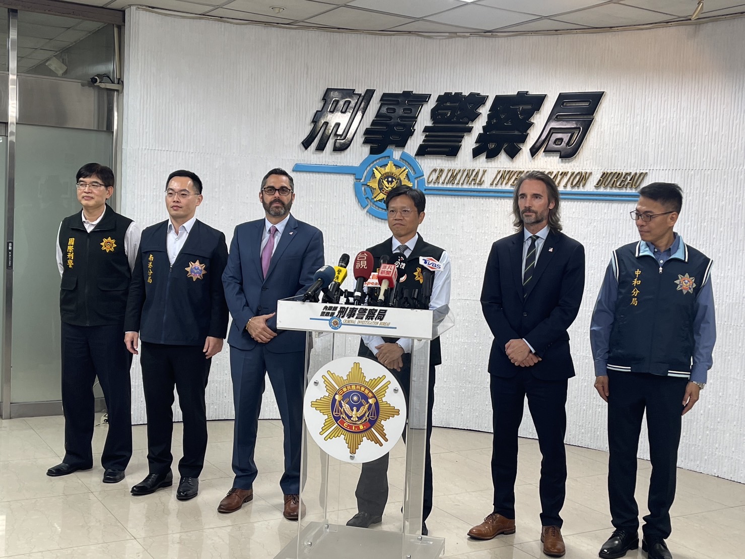 台美警方召開破案記者會。