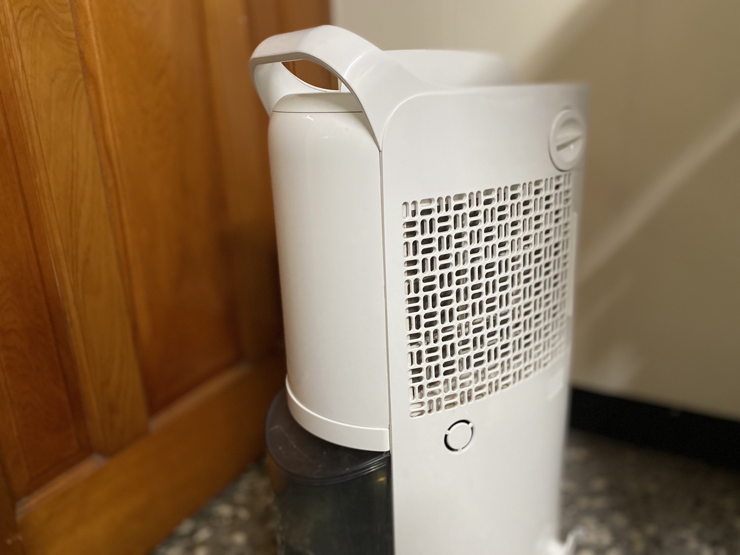 若在錯誤的時間點使用除濕機，恐會釀成嚴重的火災意外。（示意圖）