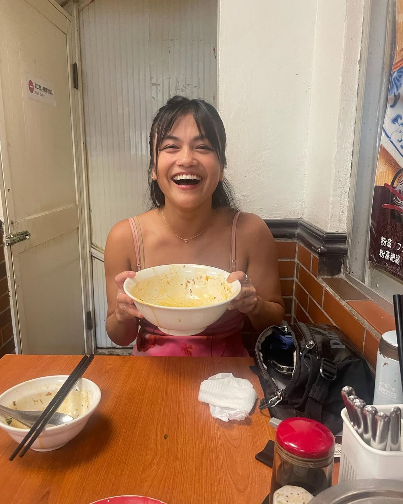 Karen把台灣味通通吃光光，看上去相當滿足。（翻攝IG／＠karenschuang）