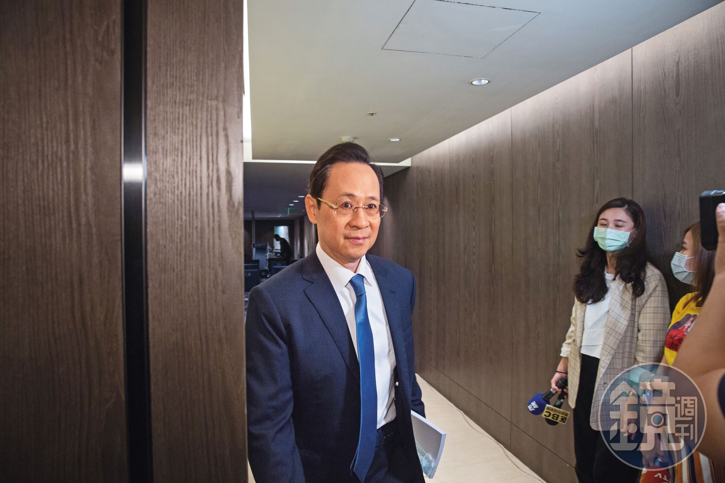曾任鏡電視董事長的國民黨前立委陳建平投資凱思國際近千萬元，後來包括綠營黨、政、軍高層都遭跟監偷拍。 