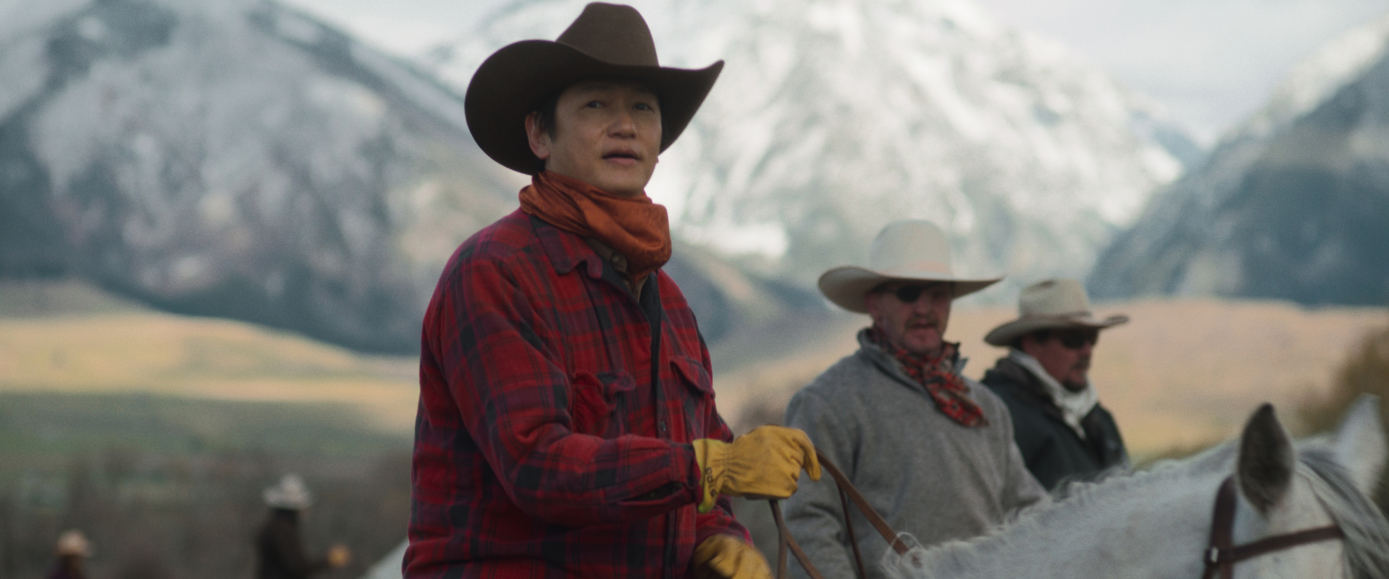 滴酒不沾、西裝筆挺的東京白領，在收購美國乳製廠的過程中，學會成為一名牛仔，征服心中的荒野。（政駒提供）