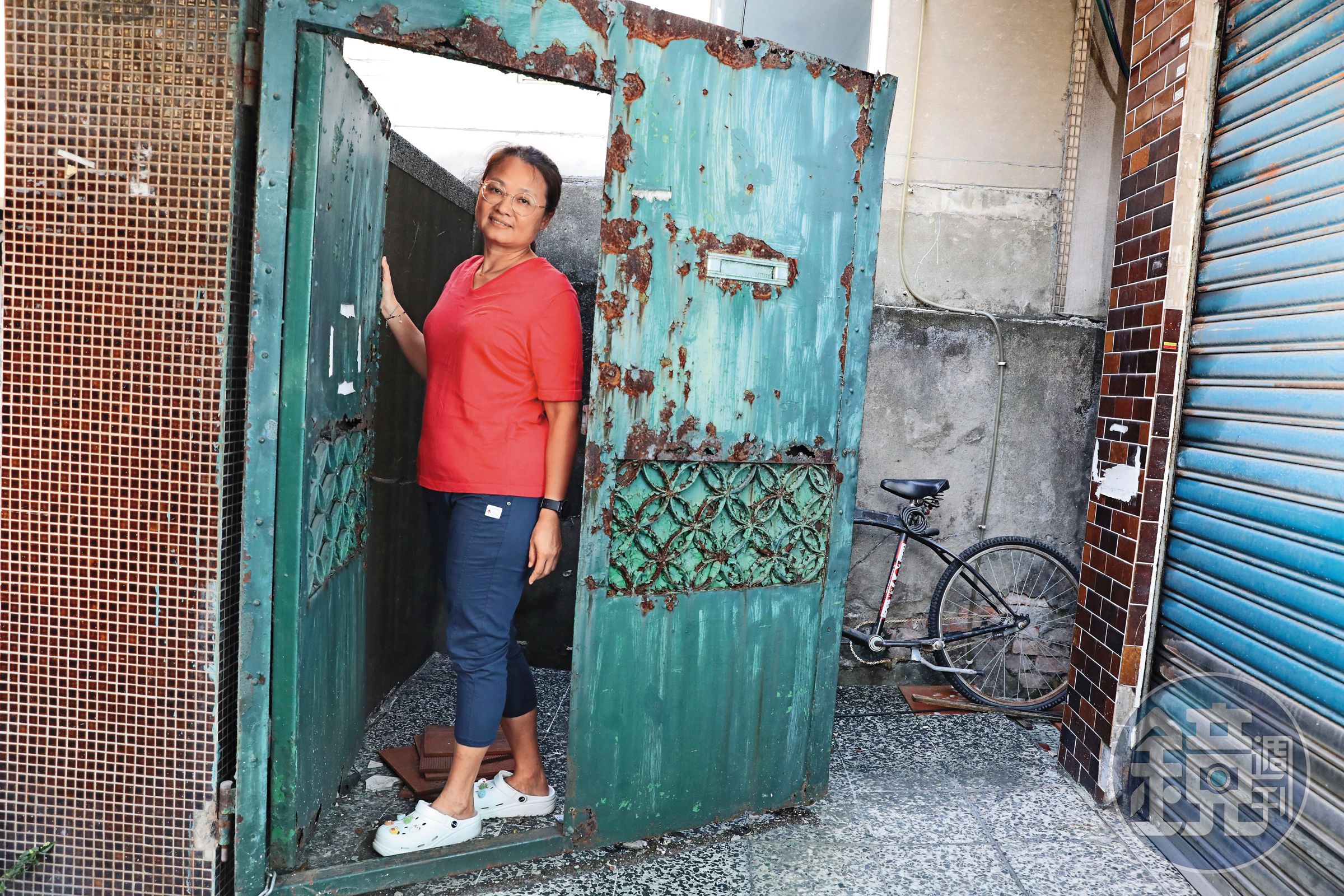 羅慧玲為了養小孩積欠近300萬元卡債,還了快20年才還清,她說如今有能力了,要當志工陪伴其他負債者走過低潮。