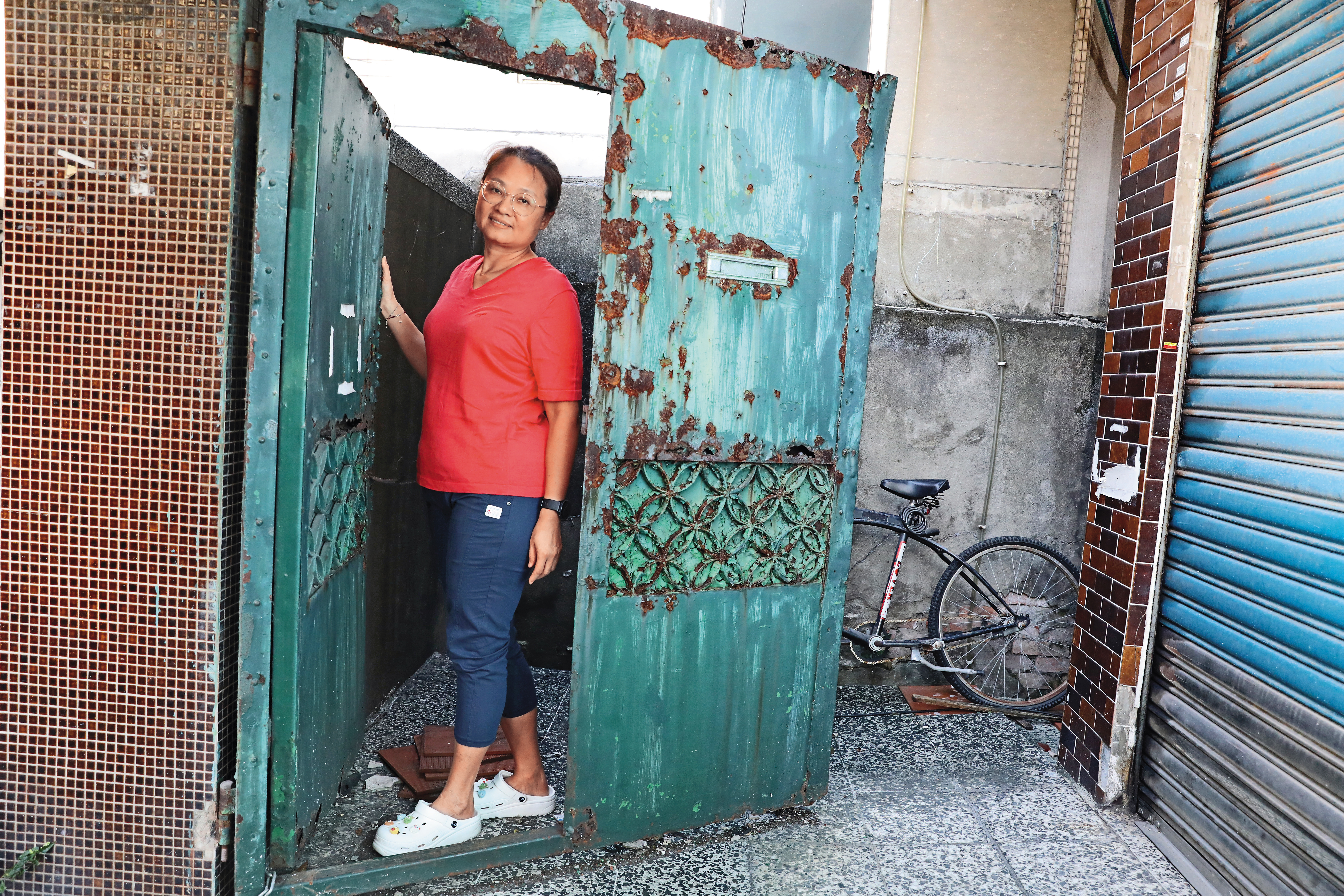 羅慧玲為了養小孩積欠近300萬元卡債，還了快20年才還清，她說如今有能力了，要當志工陪伴其他負債者走過低潮。