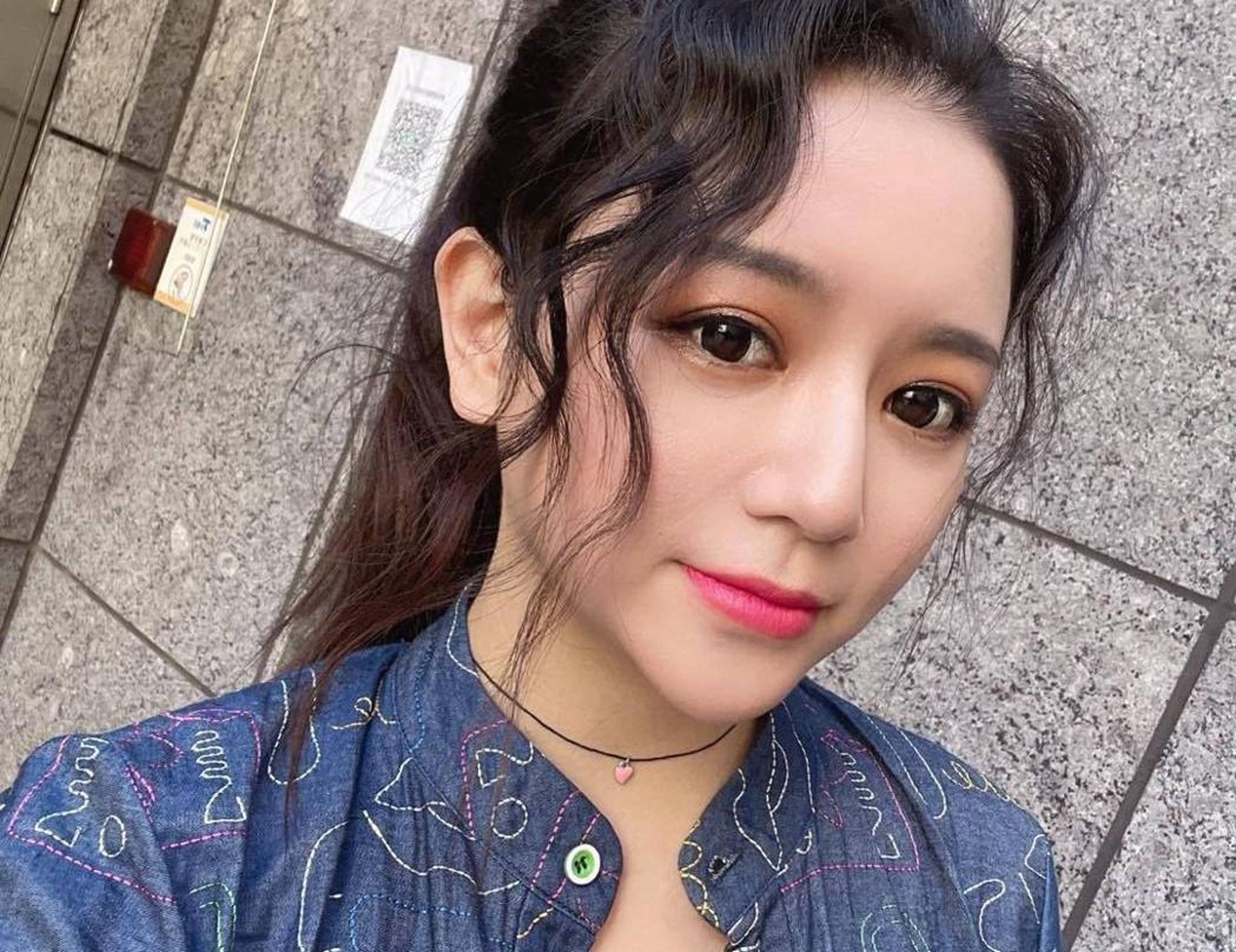 李妍瑾以前跟李威感情好，透露2人多年沒碰面。（翻攝自臉書）