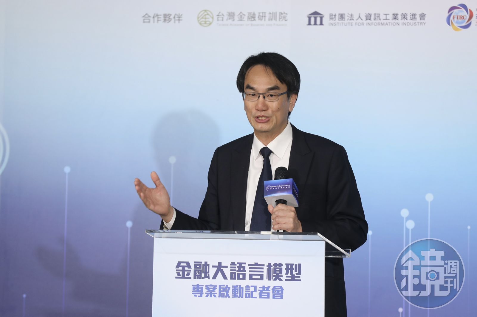 數發部長林宜敬親自揭秘低軌衛星來台進度 電信三雄各有目標