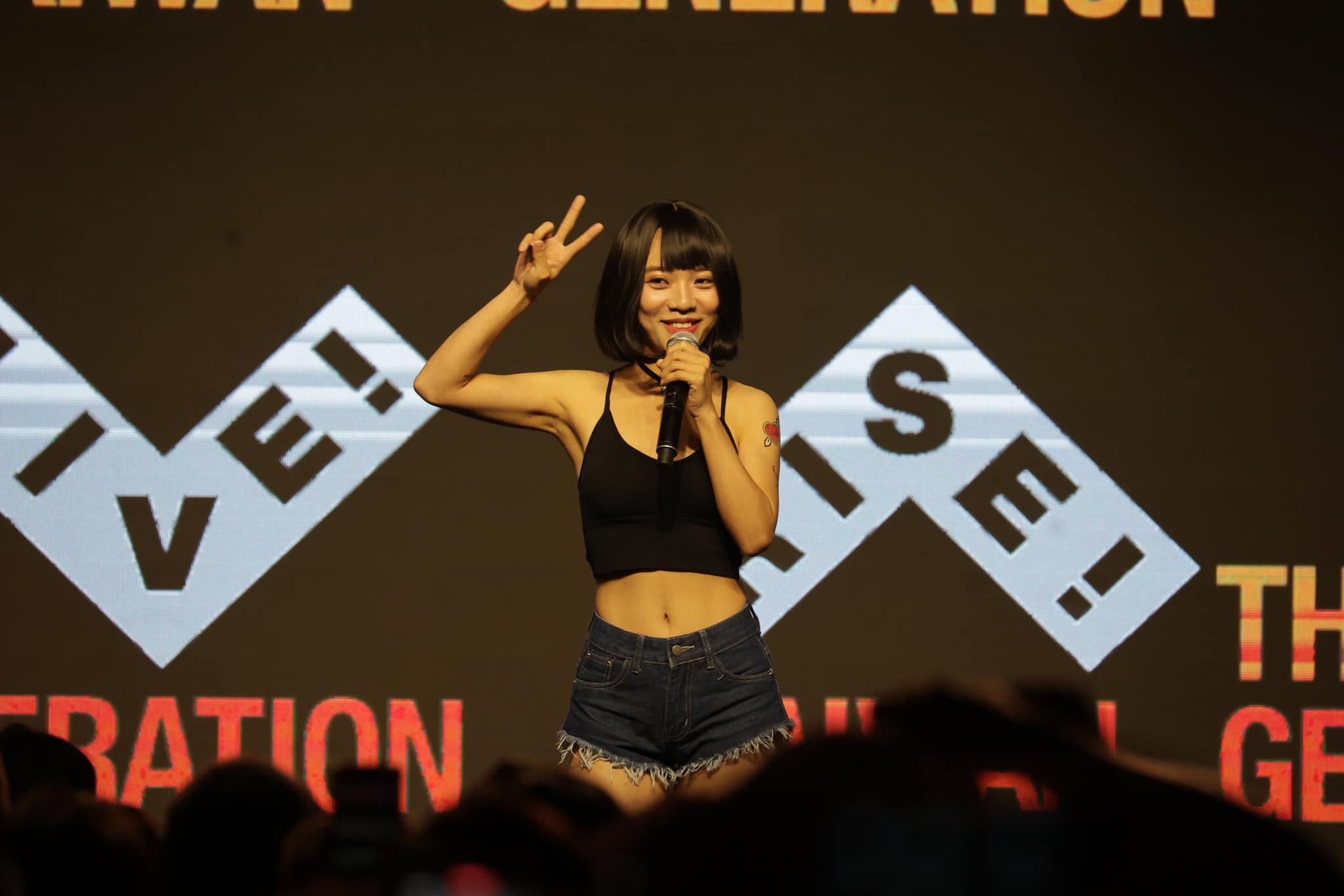 黃捷在Cosplay超商妹後，遭到各種批評與質疑。（翻攝自黃捷臉書）