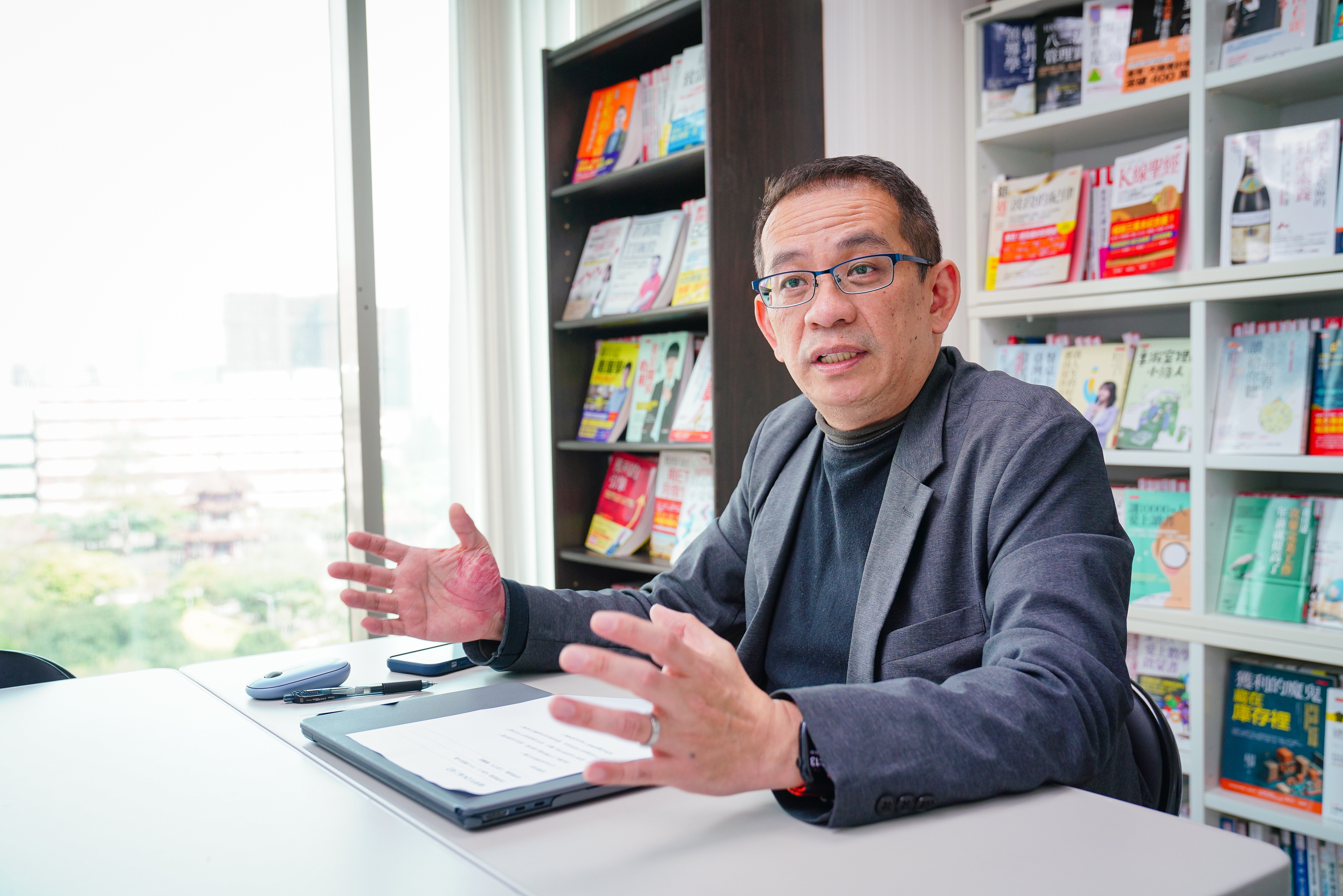 林家洋選股從基本面下手，接著在股價突破頸線、量能放大時布局。