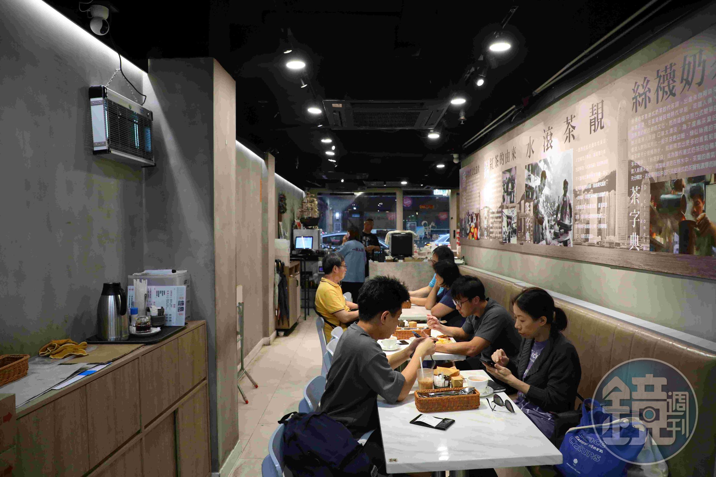 下午三點三點心時間到茶餐廳嘆一份菠蘿油，是很多香港人會做的事。
