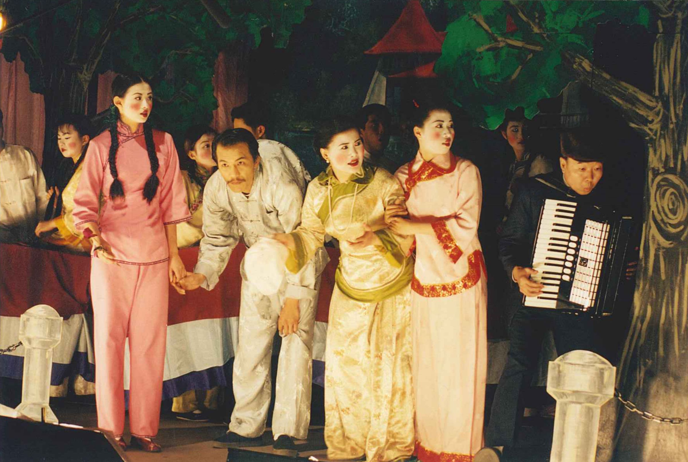 戴立忍飾演天馬茶房老闆詹天馬，該片將於228期間限定上映。（青睞提供）