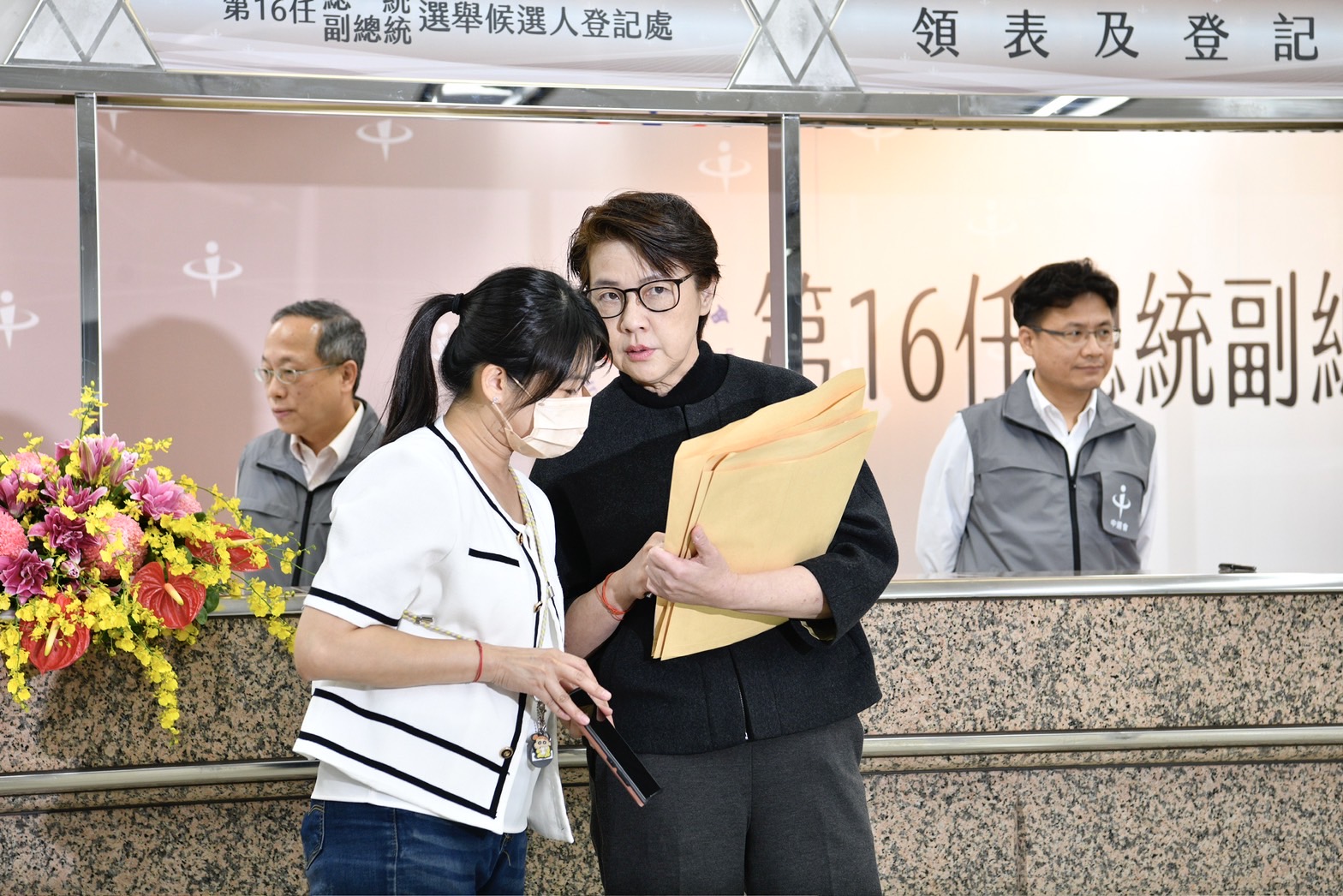 今天代柯文哲領表的黃珊珊稍早在臉書發文，火藥味相當濃厚。