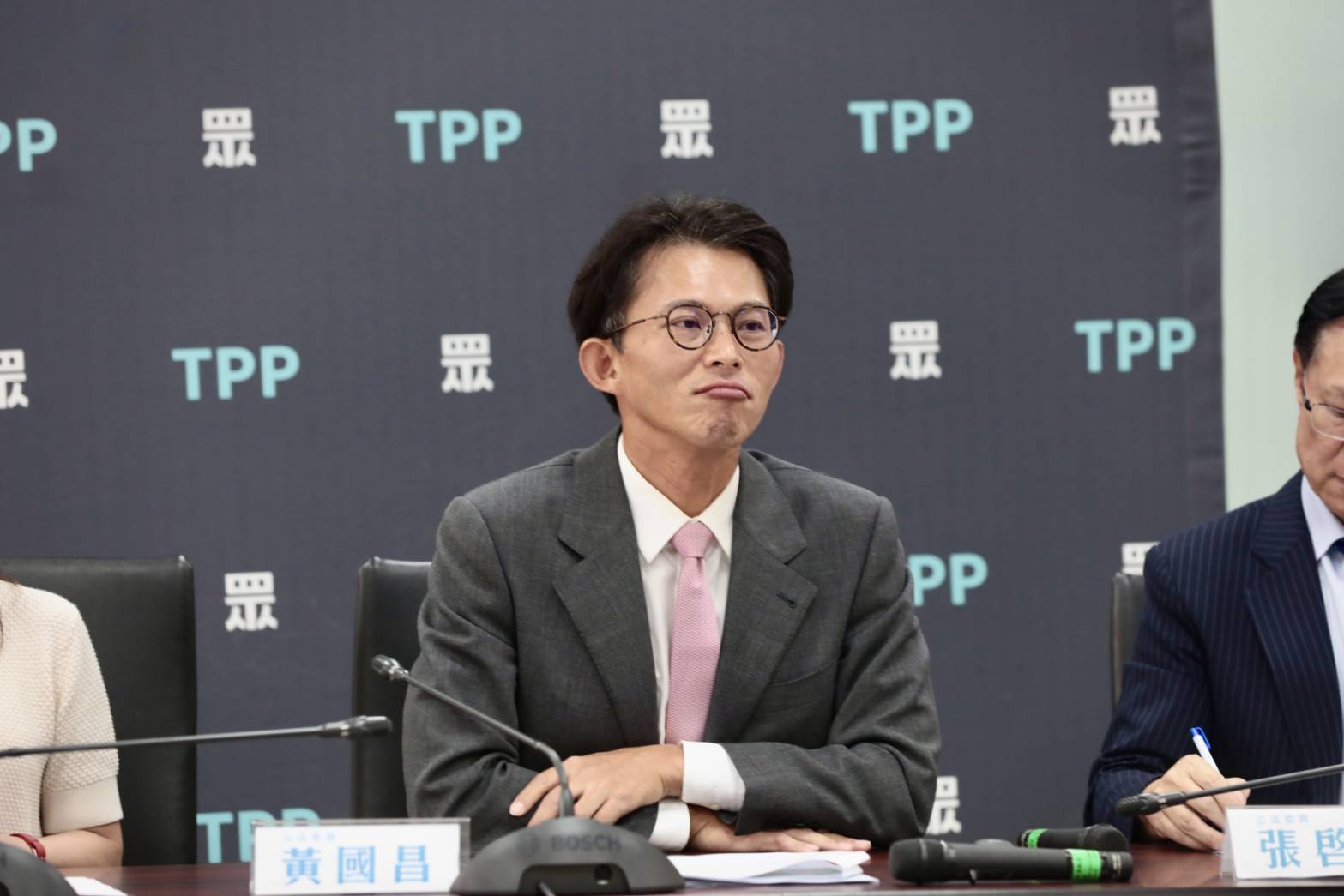 黃國昌（圖）及黃辦人員將吳姓工程師與其他人的對話移花接木，吳姓工程師表示：「截圖中其他對話內容不是我傳的，明顯是遭人惡意竄改。」