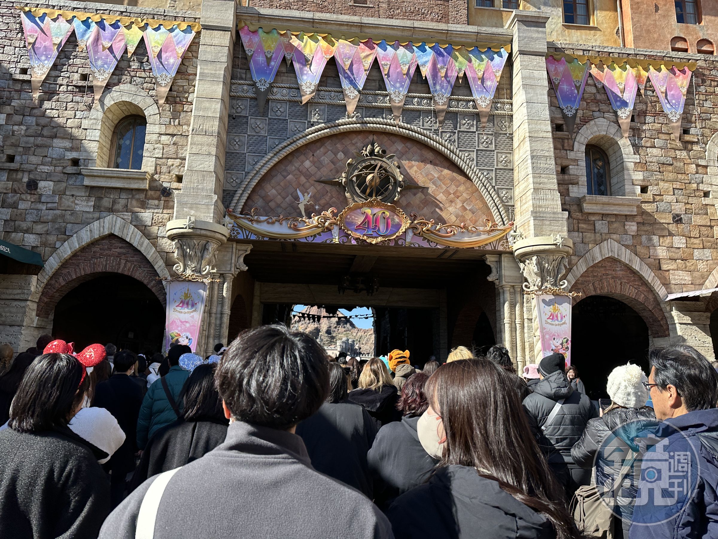 東京迪士尼海洋在結束40週年慶祝活動後,6月開放泉新園區「夢幻泉鄉」,吸引無數遊客到訪。