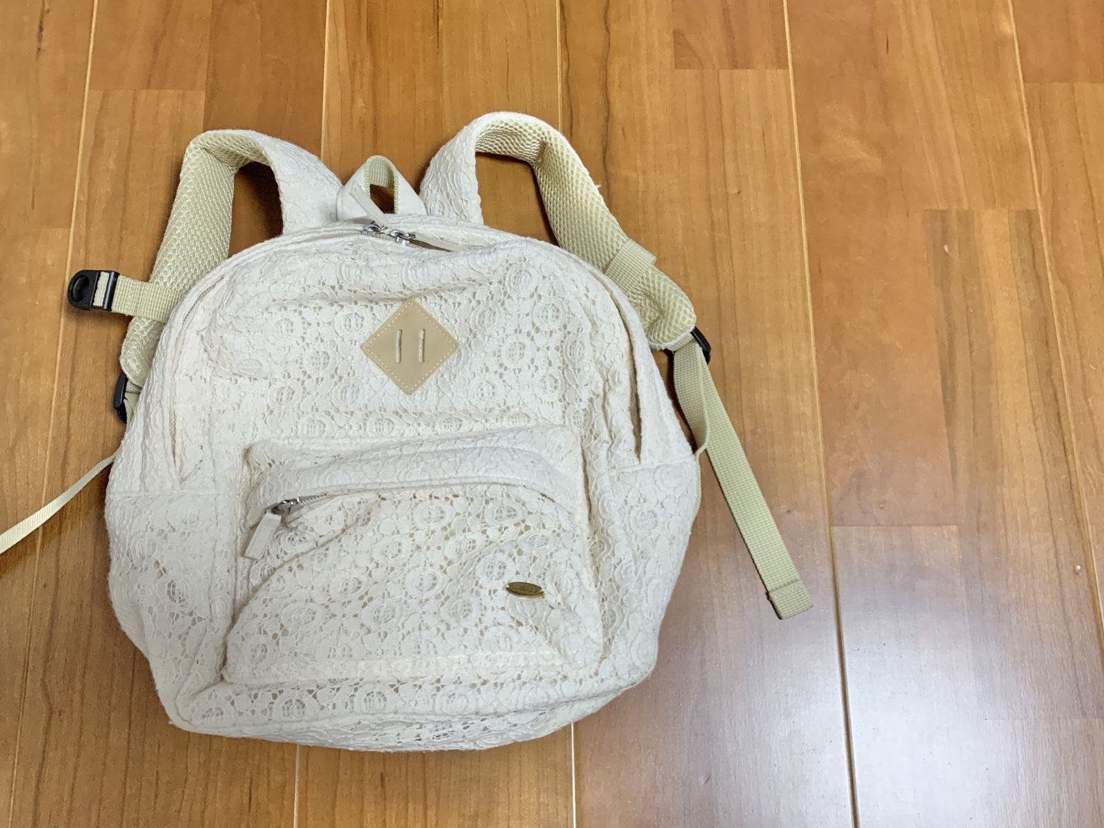 後背包常見豬鼻子菱形皮片不是裝飾 設計真實用途大公開