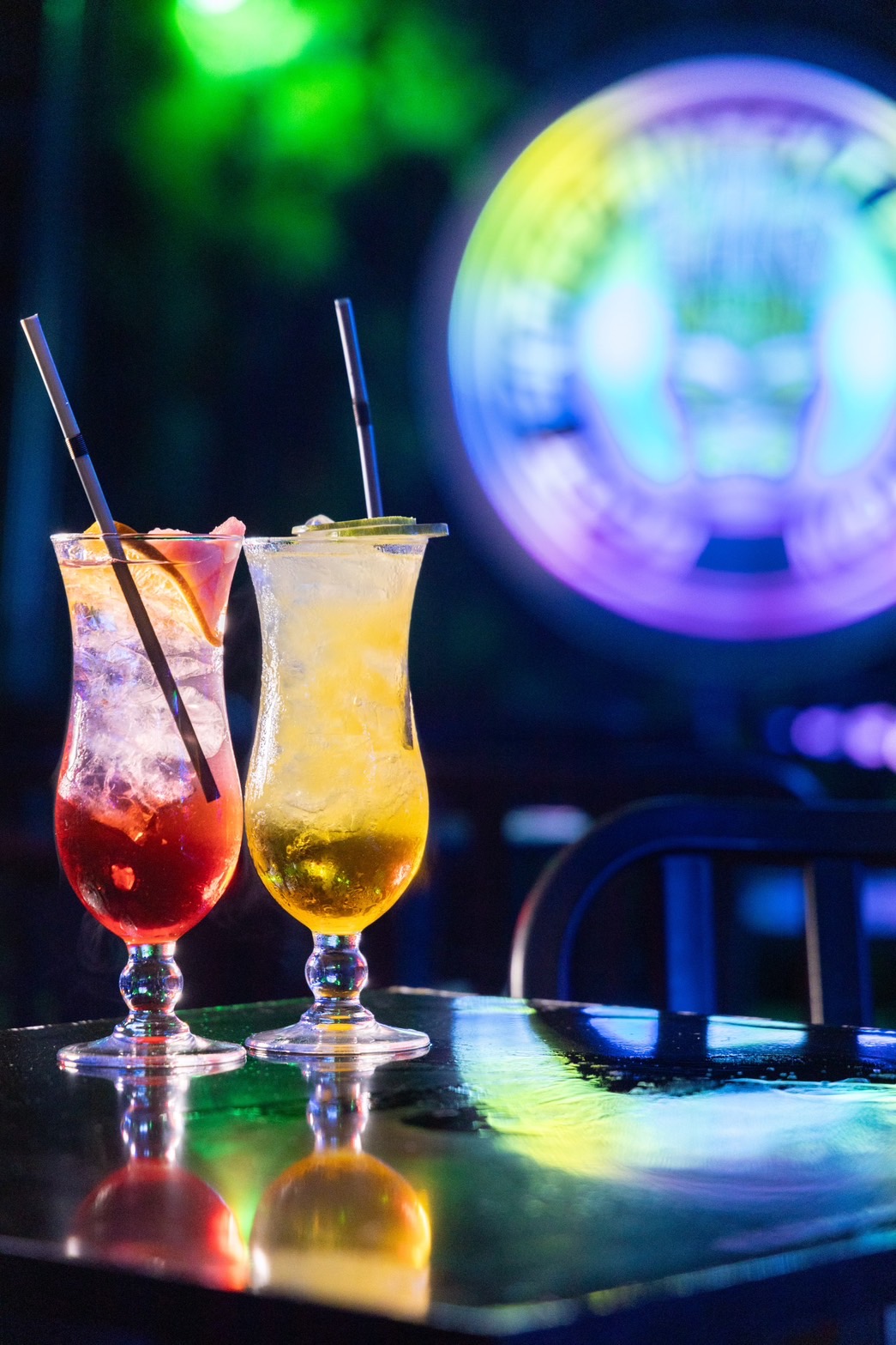 為了讓不飲酒的人也跟著嗨，Tiki Resto Bar也提供多款色彩絢爛的無酒精調酒。