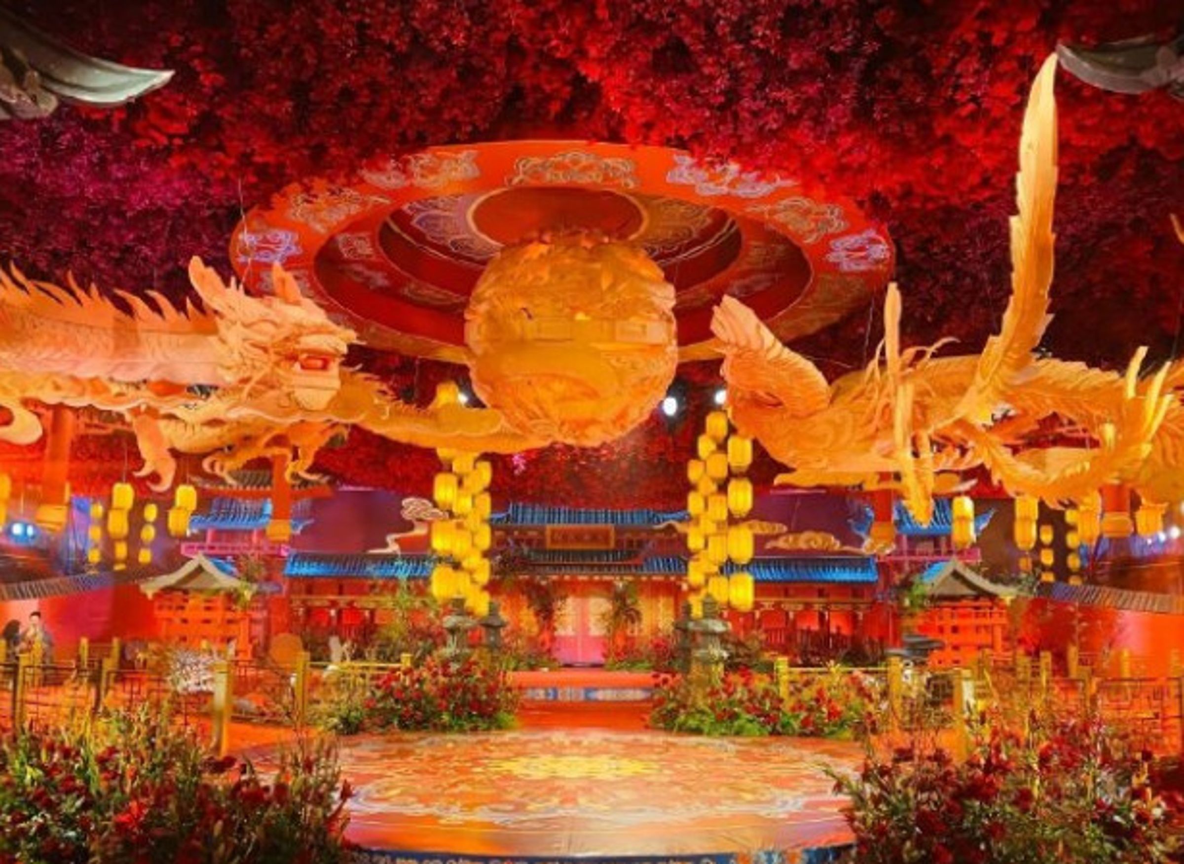 中國福建近日「葉府婚宴」引發關注,婚宴場內天花板有條金龍盤旋,排場奢華。(翻攝微博)