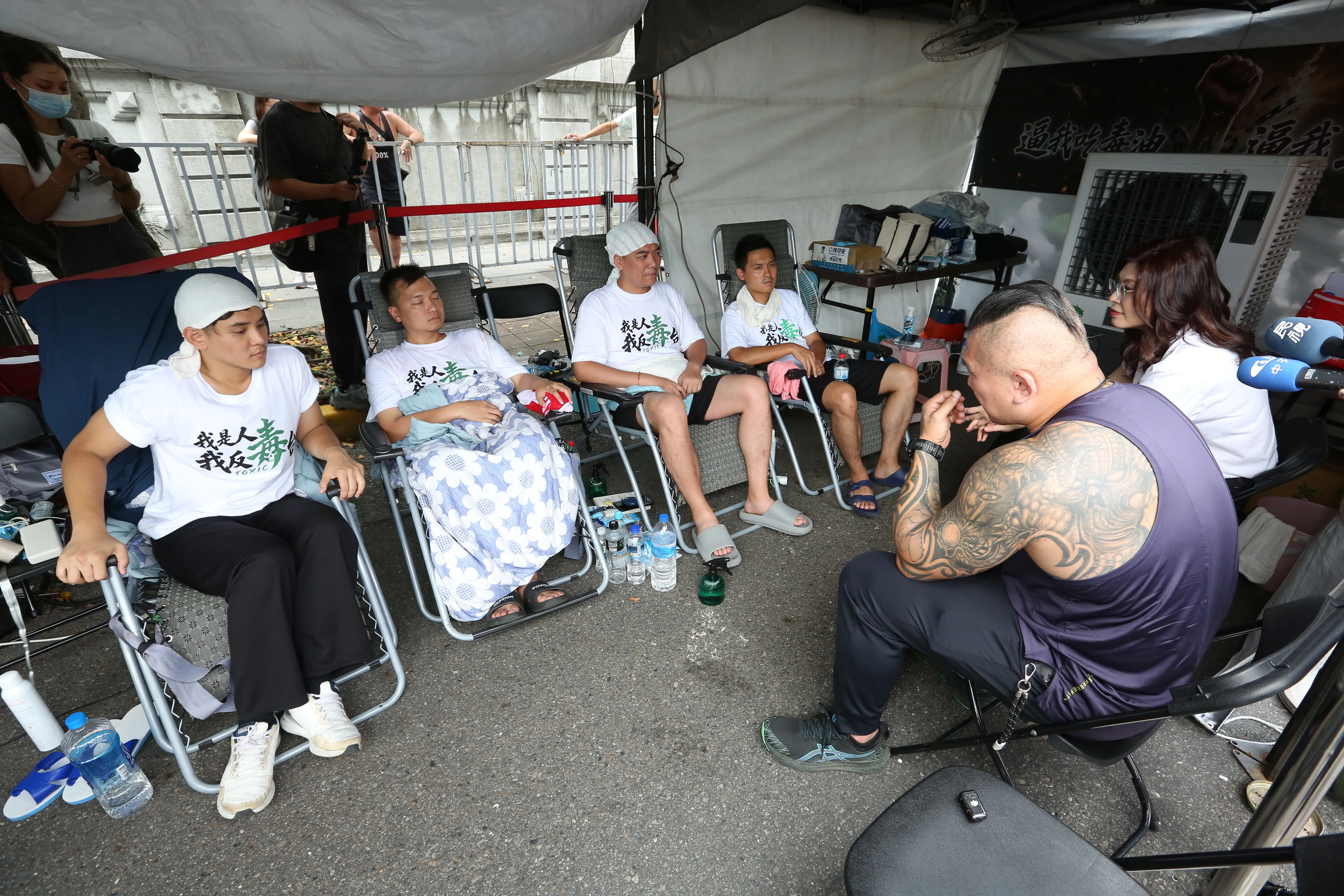 藍營上凱道反毒油集會！青年絕食中　張斯綱17:00免費發300分雞排