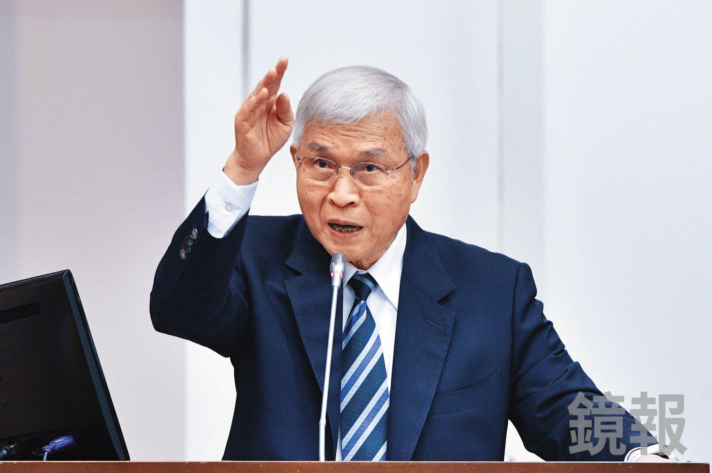 6月違約交割金額逾20億元，對此一現象，央行總裁楊金龍表示密切關注中。（鏡報李智為）