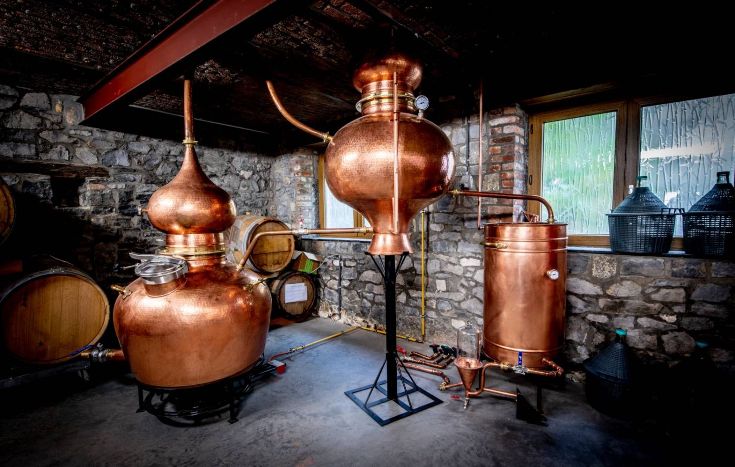 「夏朗德壺式蒸餾器」（Charentais Distillation），是用來蒸餾法國干邑的蒸餾器，有一個形狀非常獨特的鍋爐，形狀像洋蔥頭。