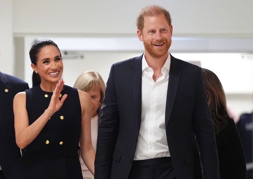 哈利王子和梅根14日抵達墨爾本，展開為期6天的澳洲訪問。（翻攝X@ChrisBaronSmit1）