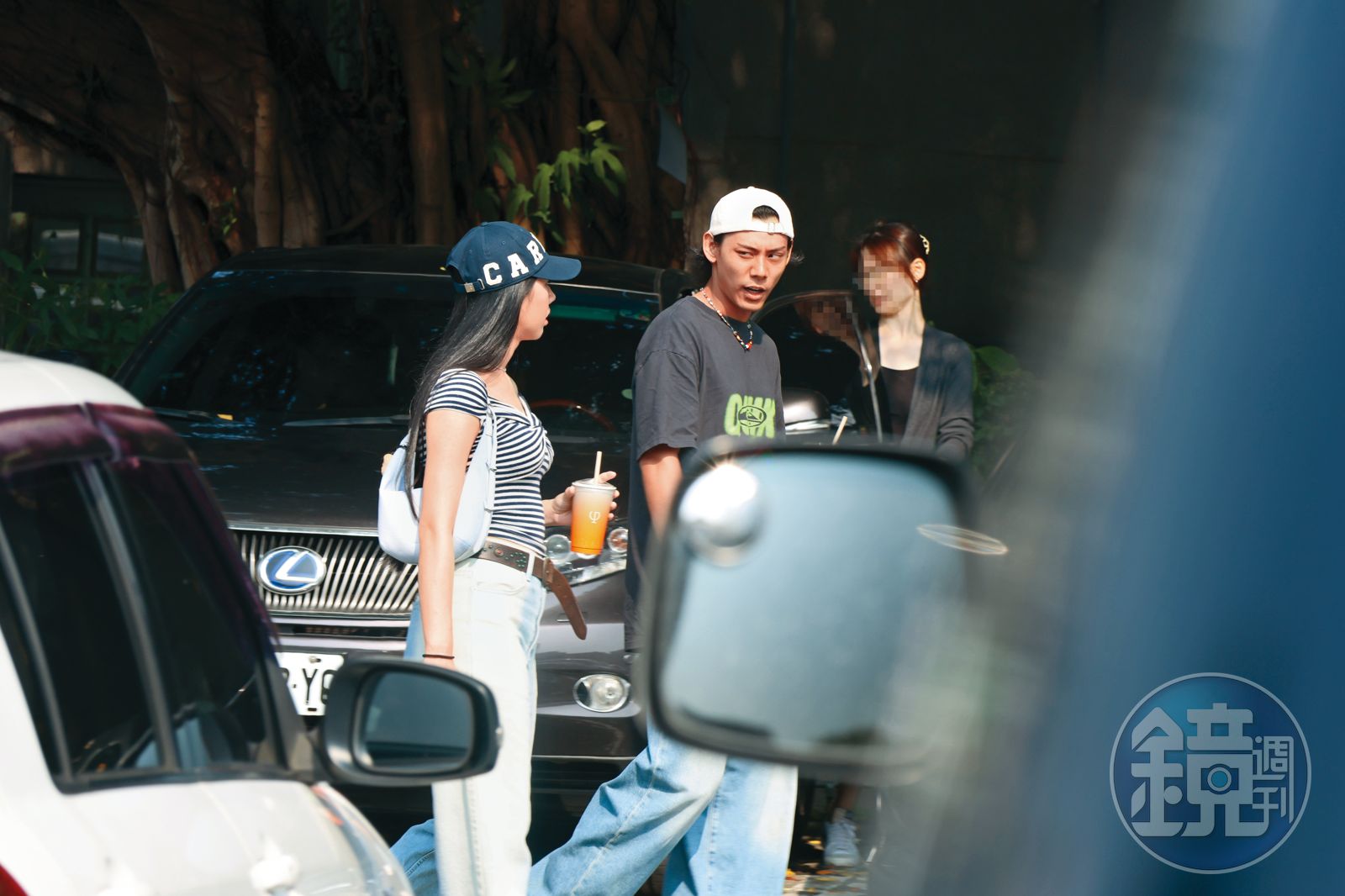 感情曝光許久的宋宋（左）、各務孝太（中），已不像之前被拍時會牽手同進同出了